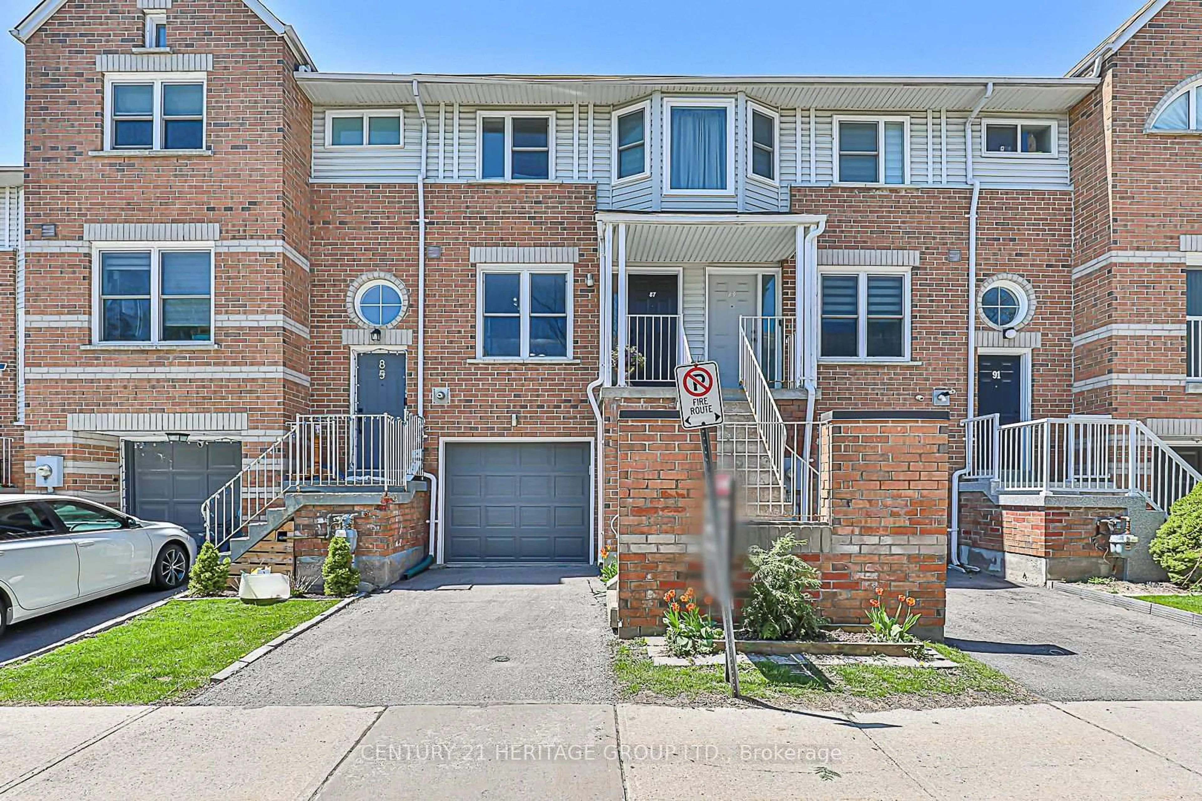 Home with brick exterior material, street for 87 Brandy Lane Way, Newmarket Ontario L3Y 8P7