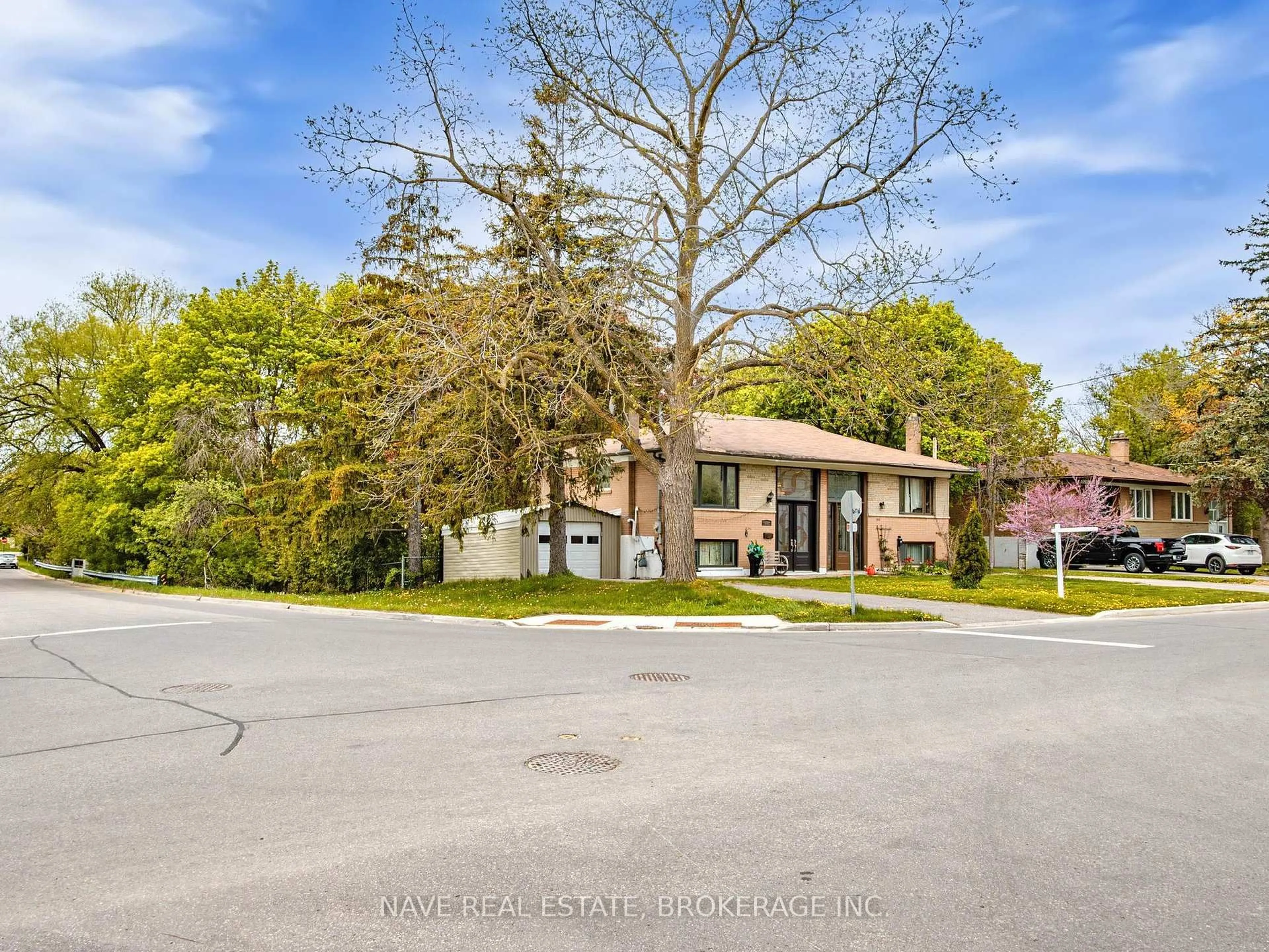 A pic from outside/outdoor area/front of a property/back of a property/a pic from drone, unknown for 244 Cedar Ave, Richmond Hill Ontario L4C 2B2