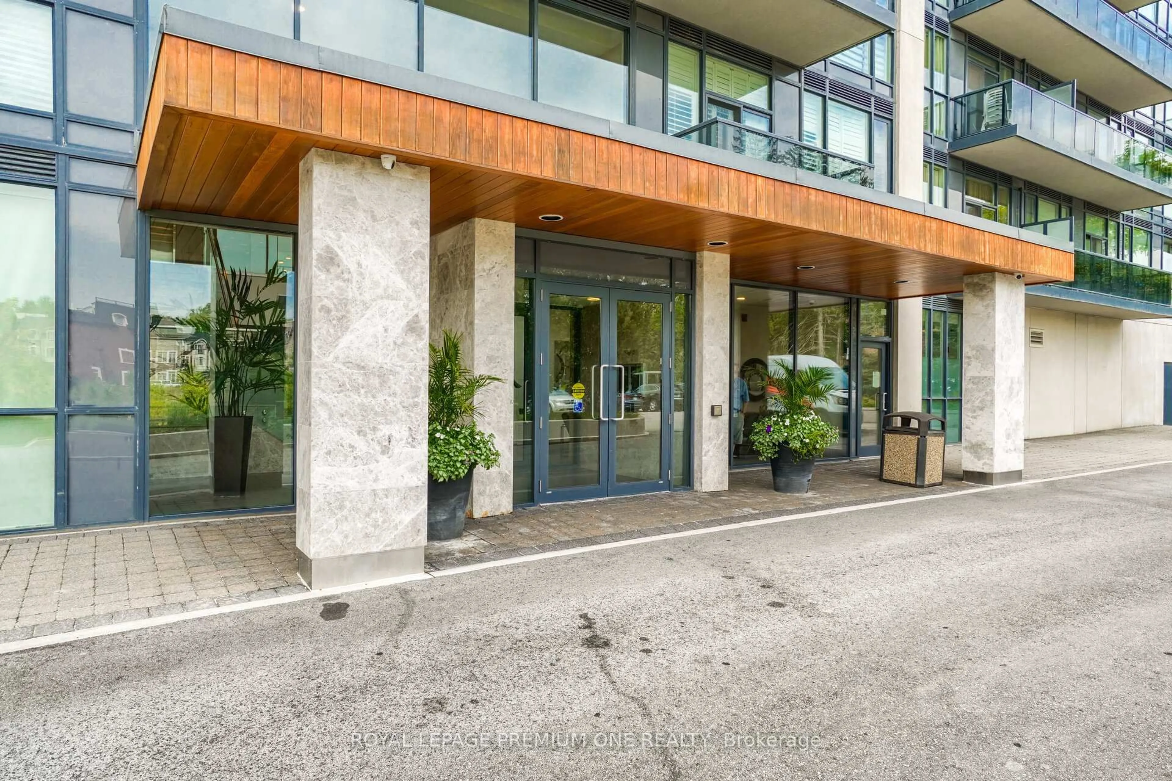 Indoor foyer for 4700 Highway 7 N/A #107, Vaughan Ontario L4L 0B4