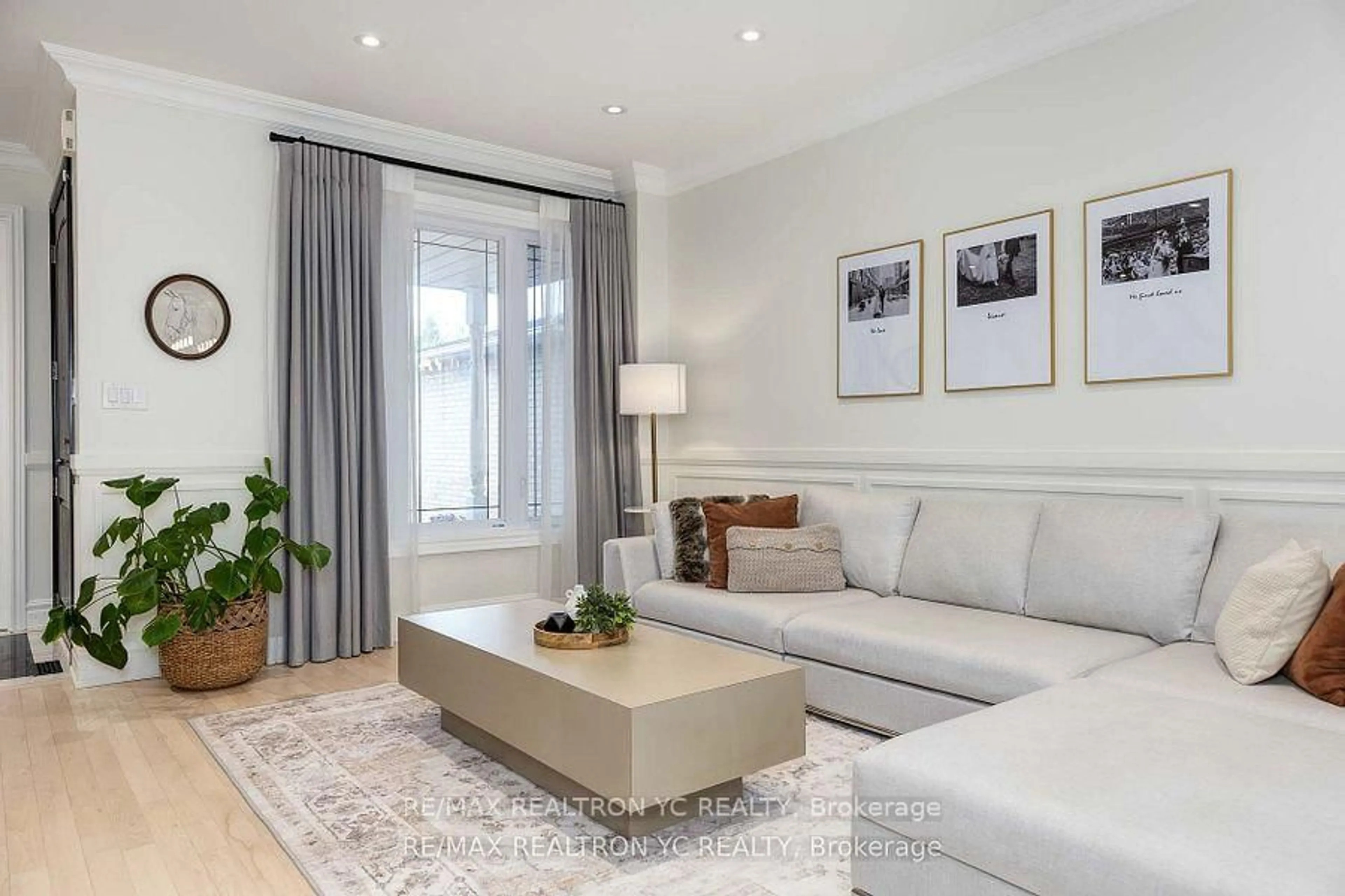 Living room with furniture, wood/laminate floor for 125 Katerina Ave, Vaughan Ontario L4J 8H3