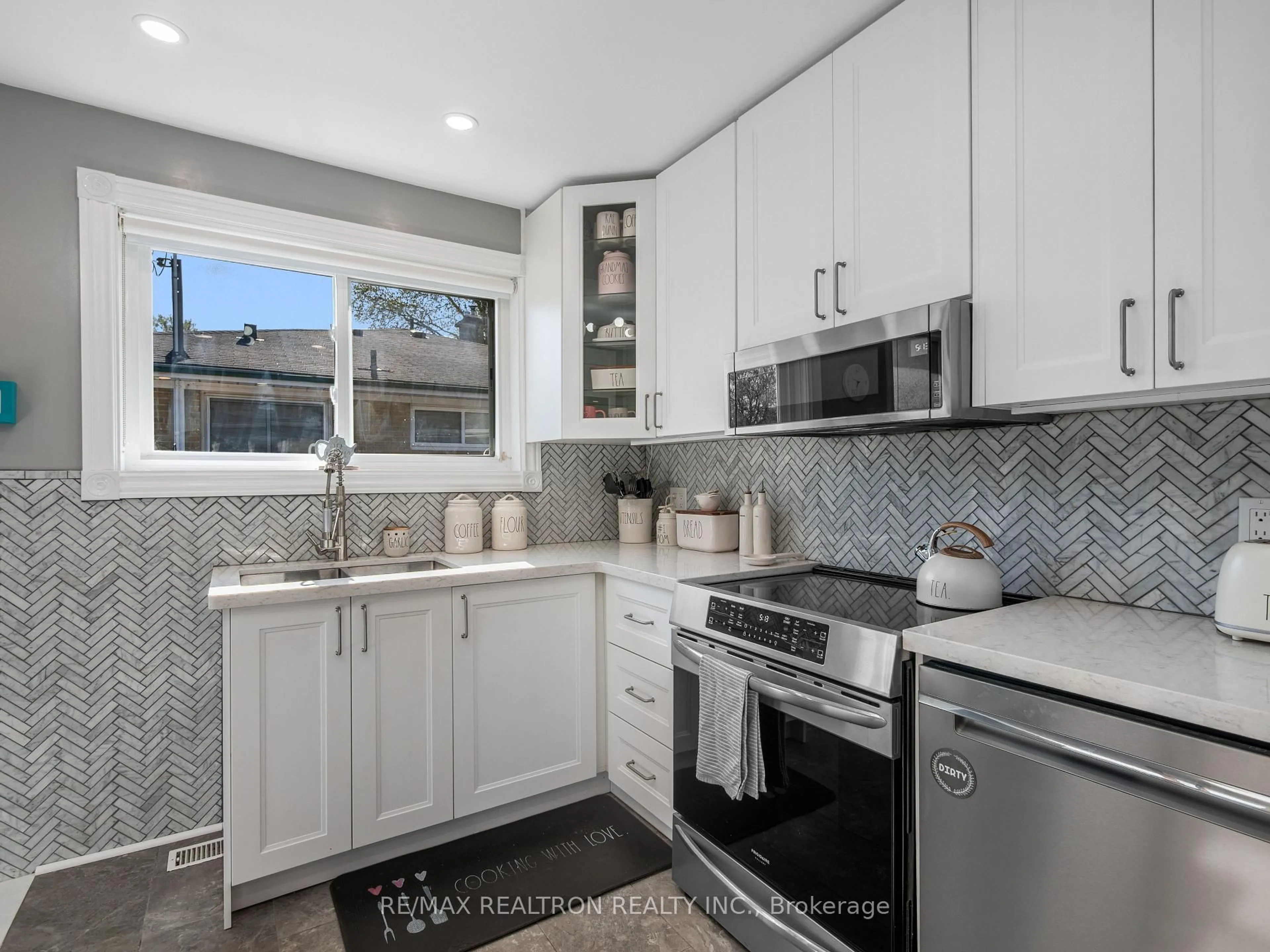 Unknown for 223 Beechy Dr, Richmond Hill Ontario L4C 2X6
