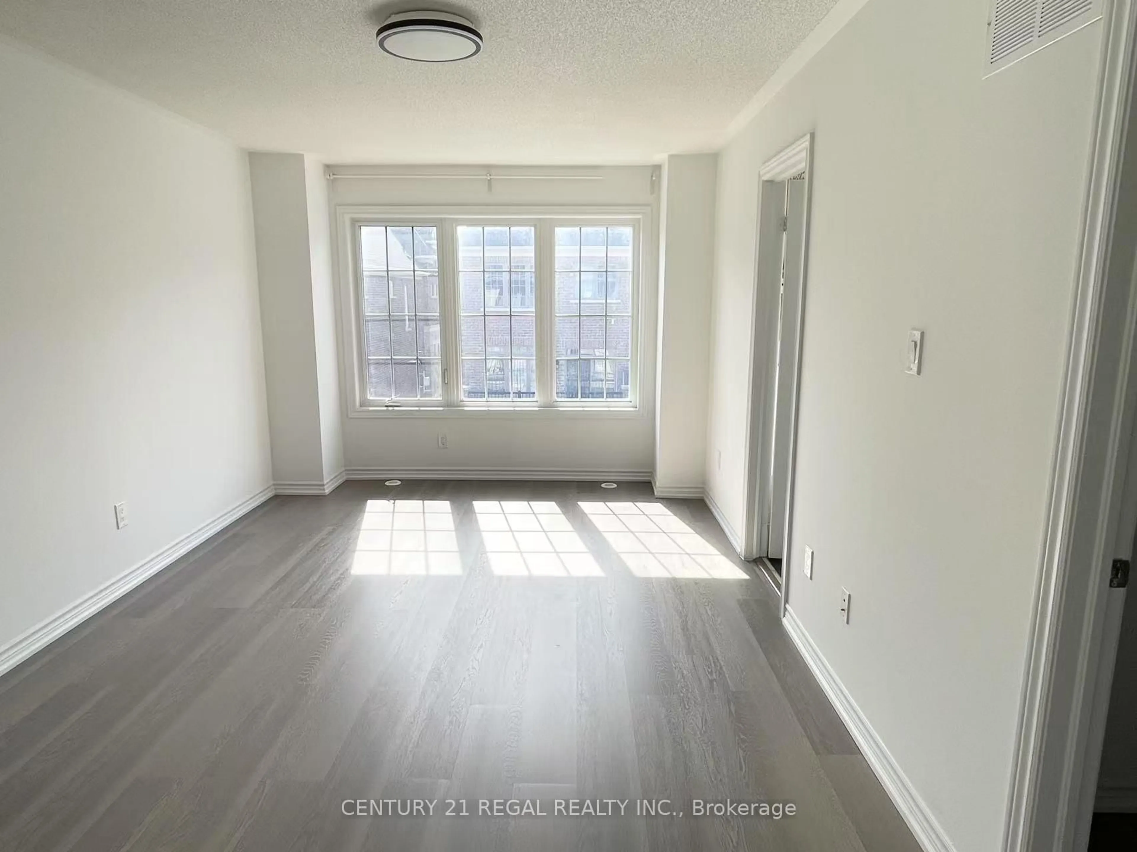 A pic of a room for 29 Rougeview Park Cres, Markham Ontario L6E 0S7