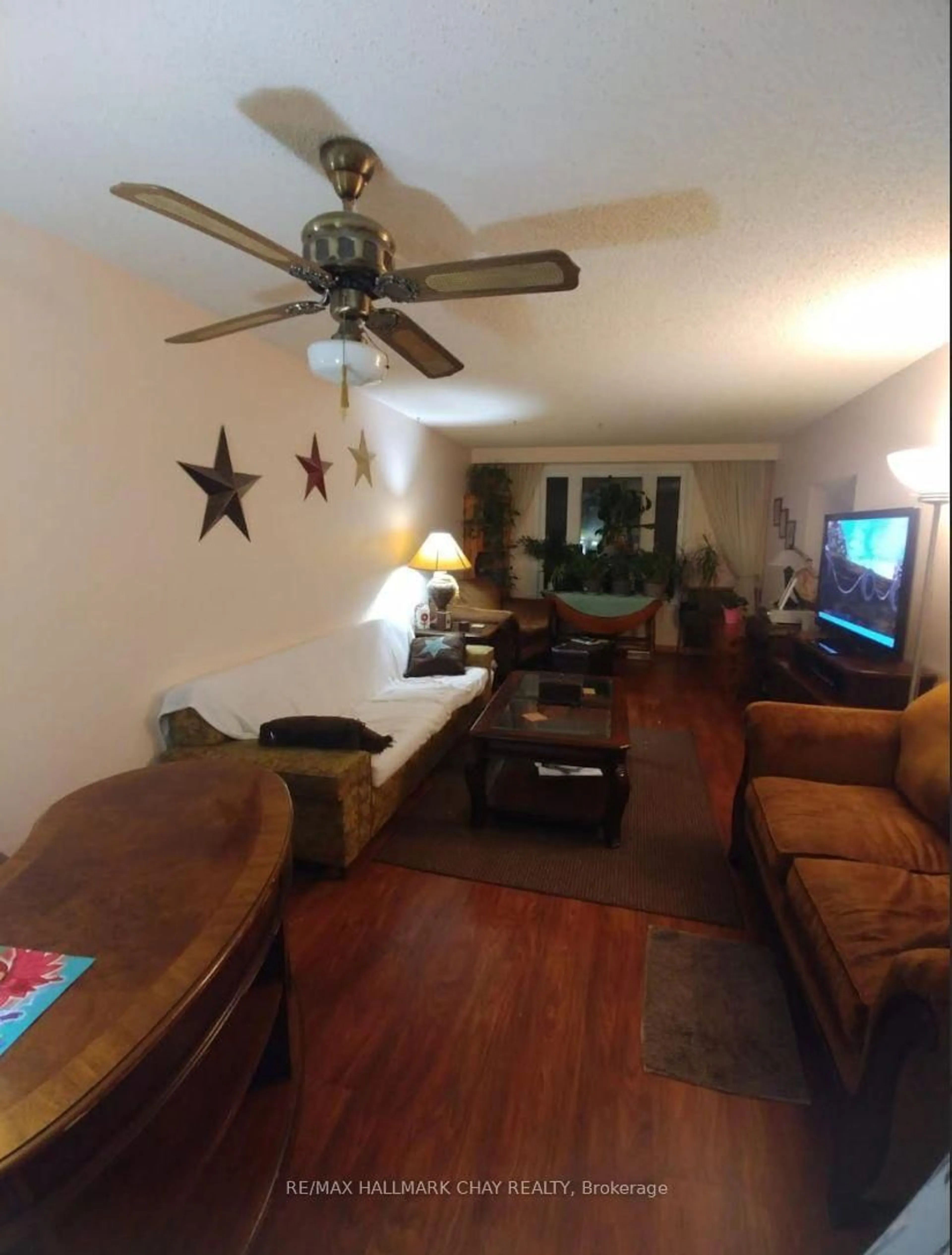 Living room with furniture, wood/laminate floor for 106 Zima Cres, Bradford West Gwillimbury Ontario L3Z 2E4