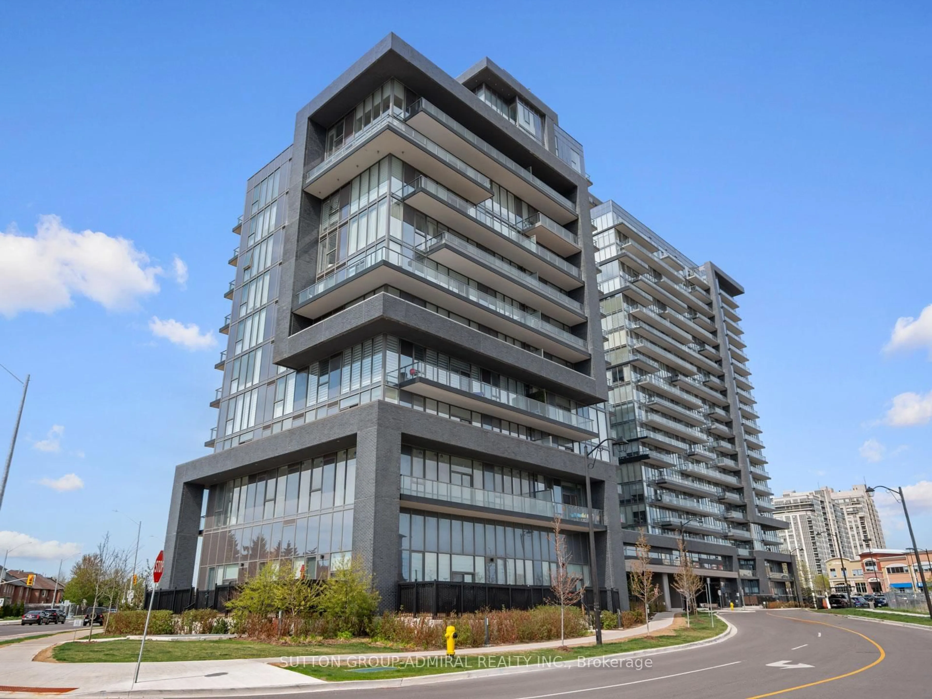 Indoor foyer for 10 Gatineau Dr #1103, Vaughan Ontario L4J 0L2