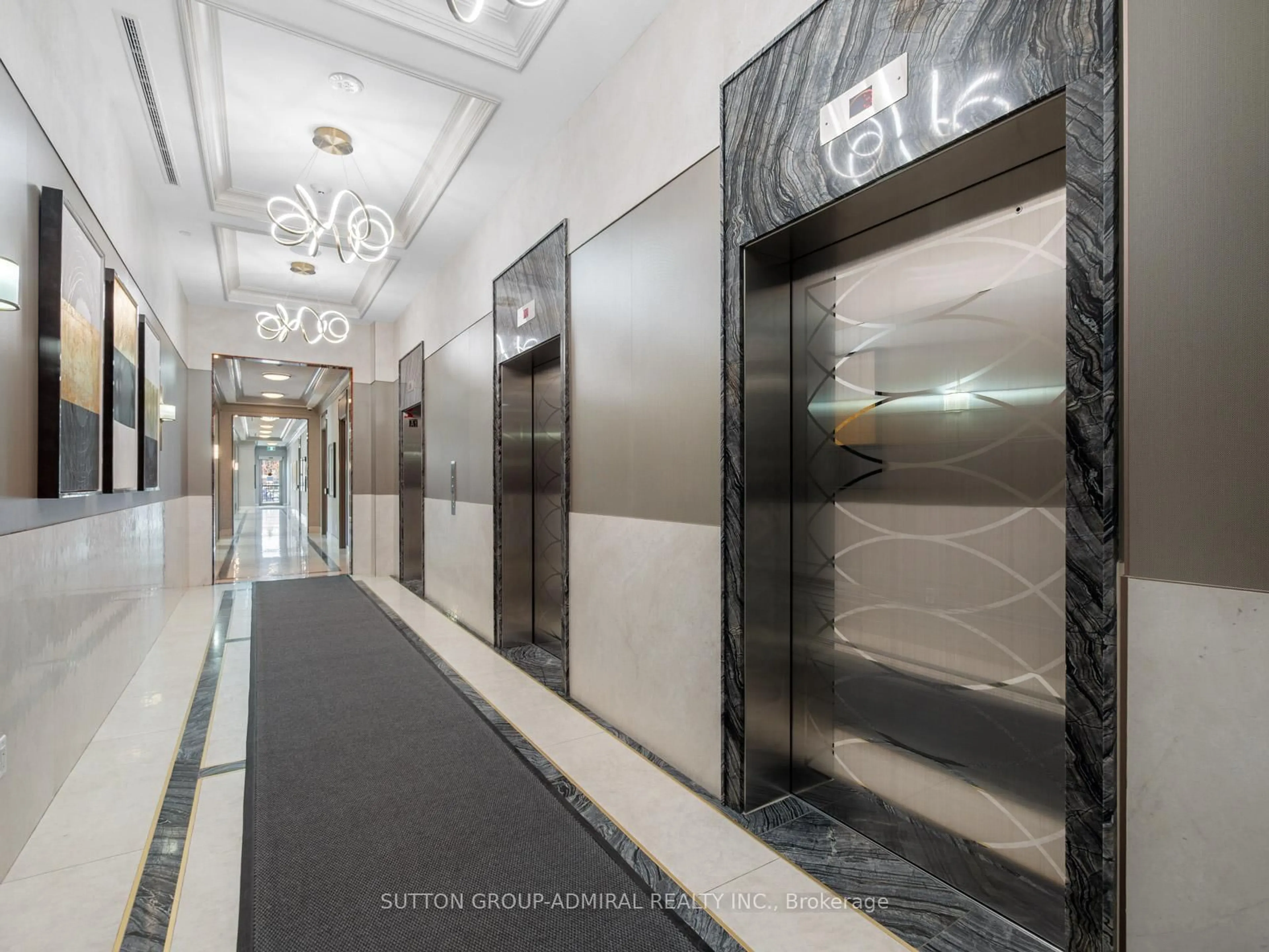 Indoor foyer for 10 Gatineau Dr #1103, Vaughan Ontario L4J 0L2