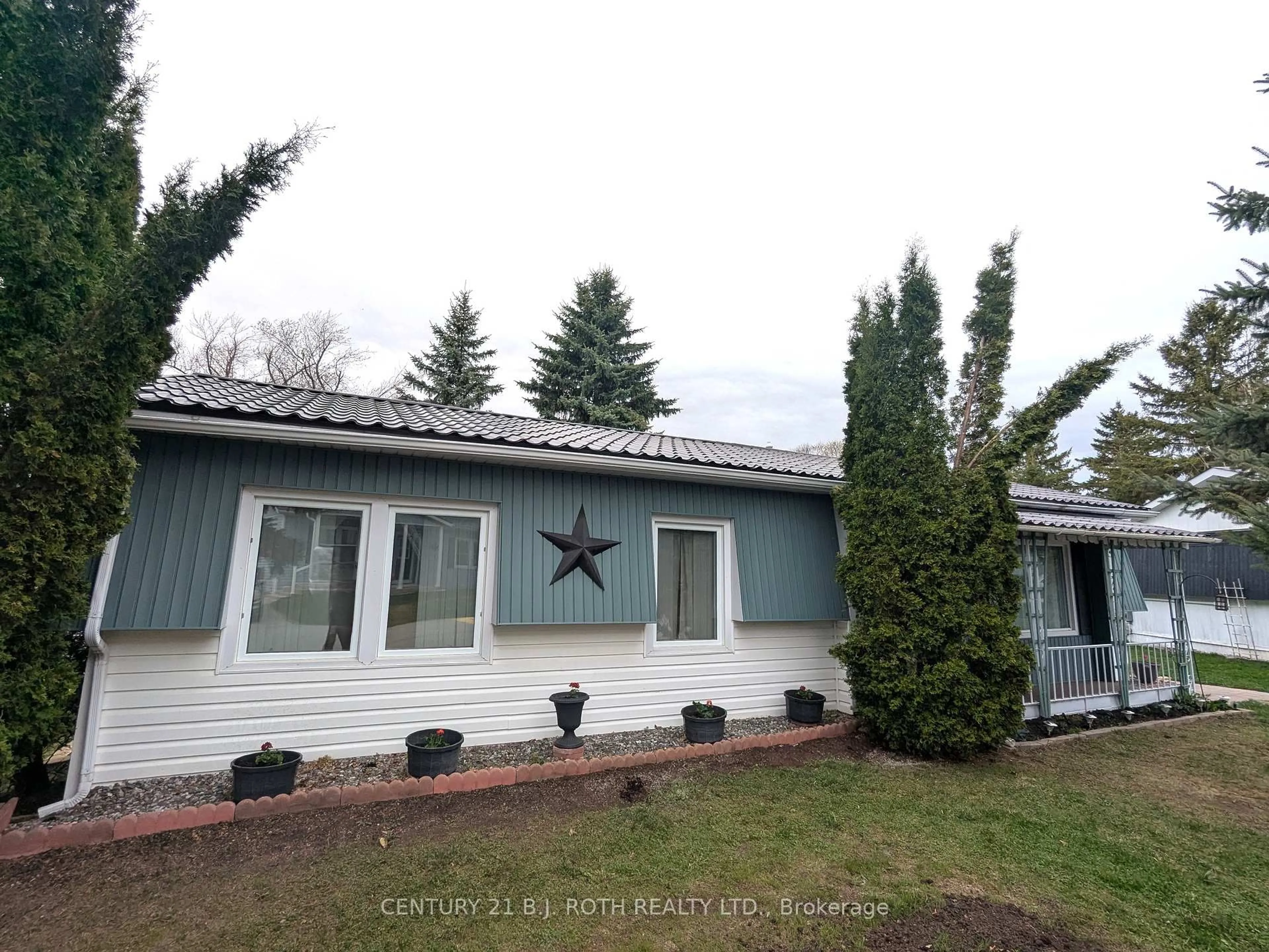 Home with vinyl exterior material, unknown for 66 Linden Lane, Innisfil Ontario L9S 1P2