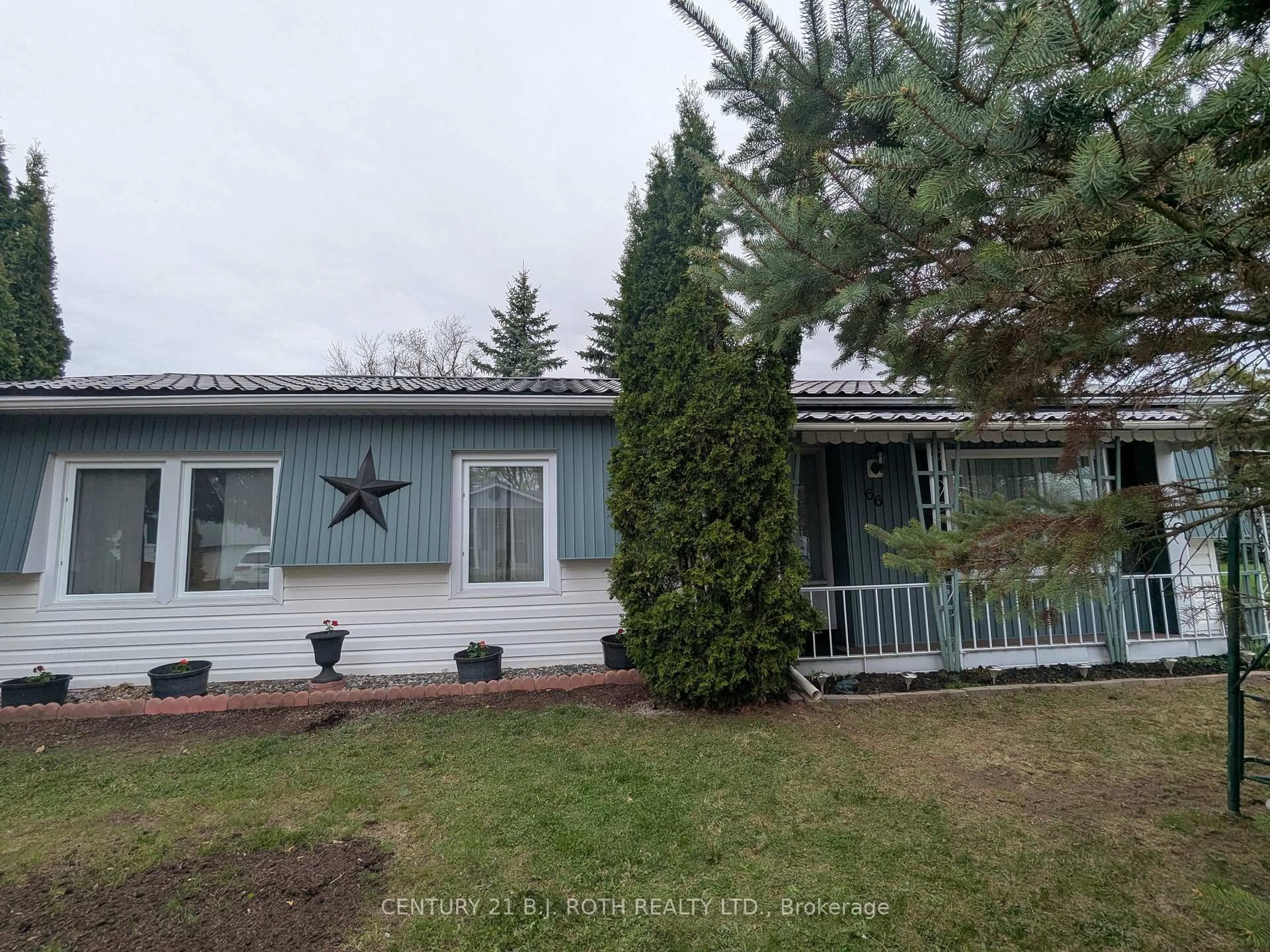Home with vinyl exterior material, street for 66 Linden Lane, Innisfil Ontario L9S 1P2