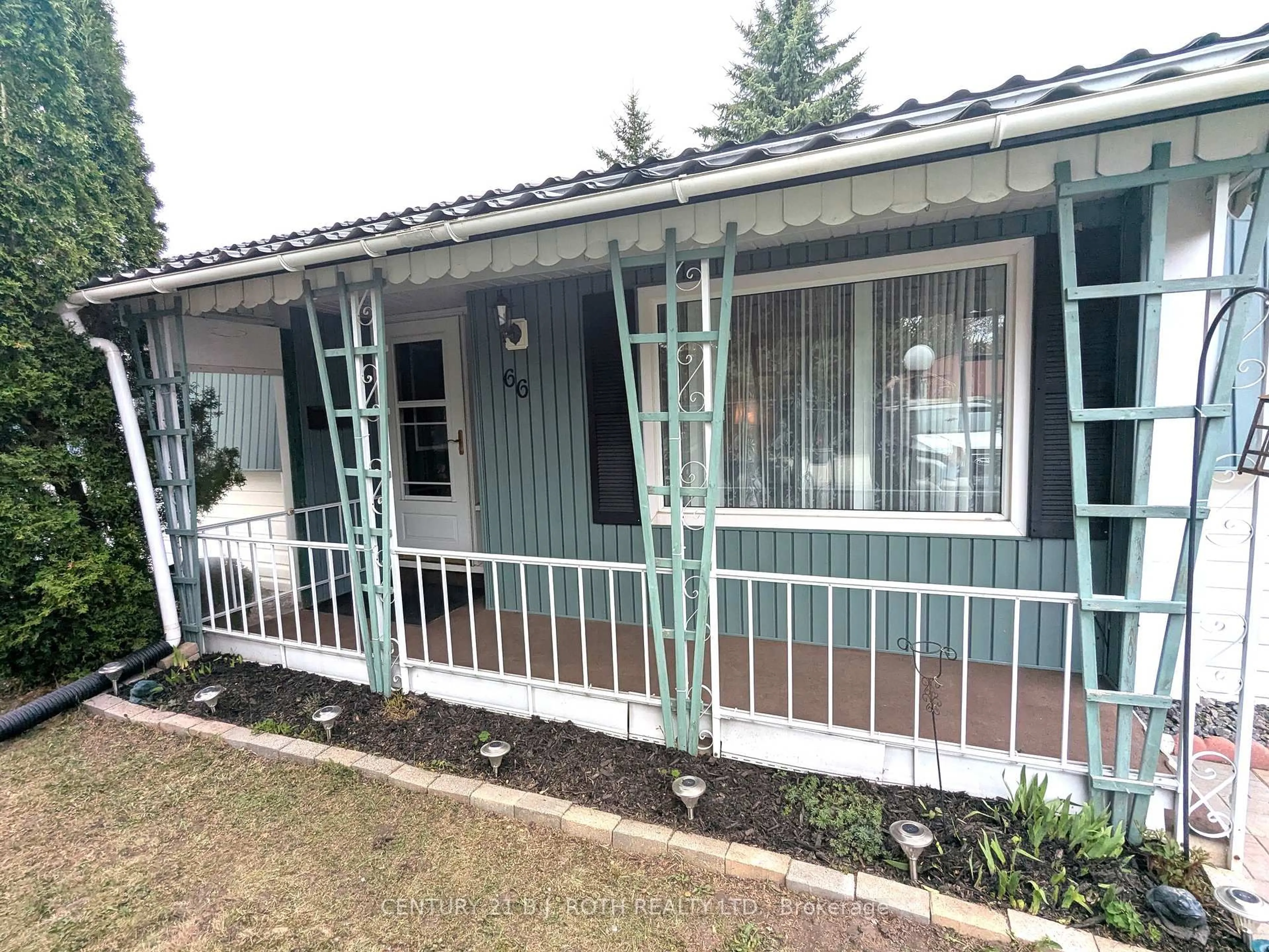 Home with vinyl exterior material, street for 66 Linden Lane, Innisfil Ontario L9S 1P2