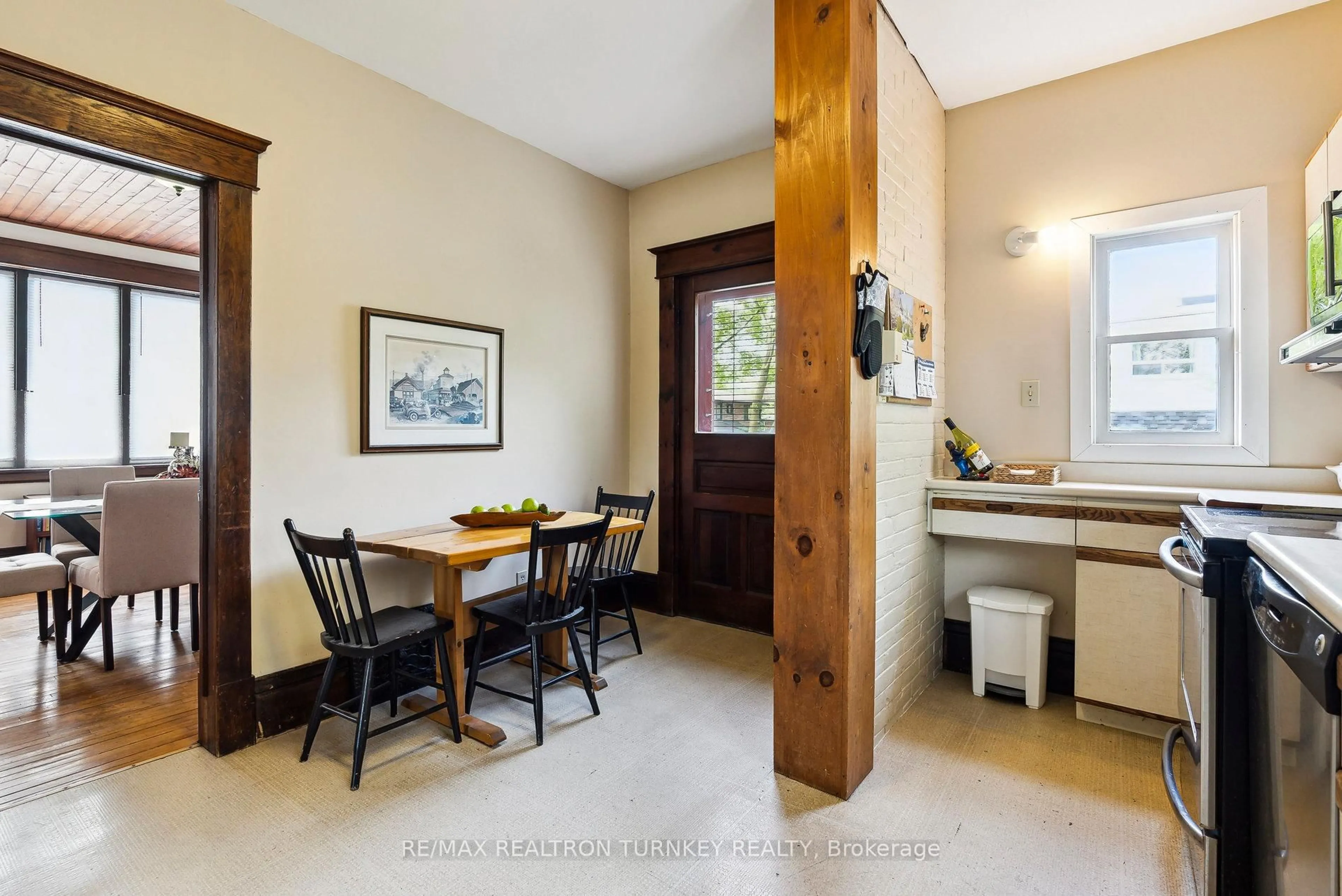 Dining room, unknown for 333 Millard Ave, Newmarket Ontario L3Y 1Z5