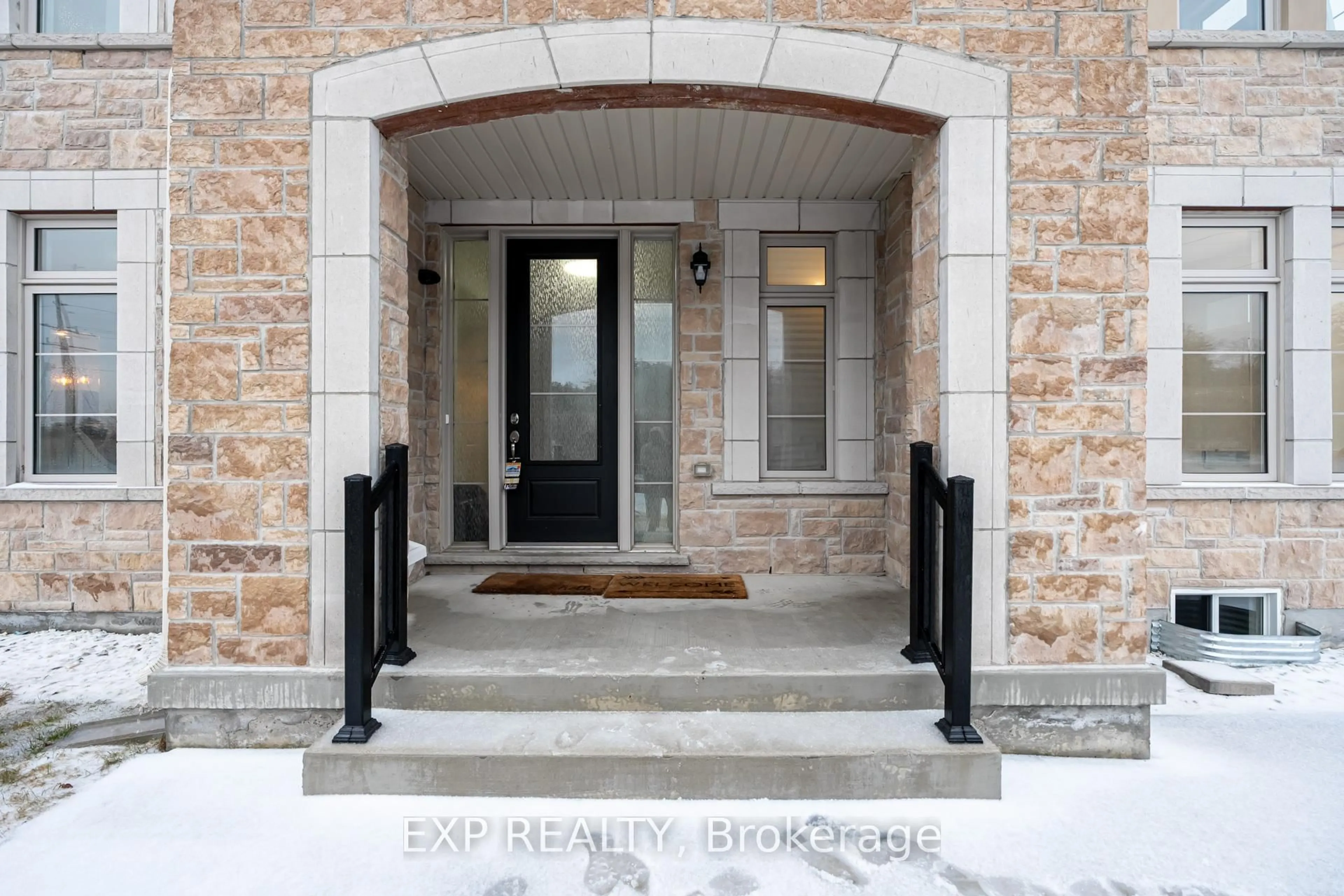 Indoor entryway for 42 Prunella Cres, East Gwillimbury Ontario L9N 0S7