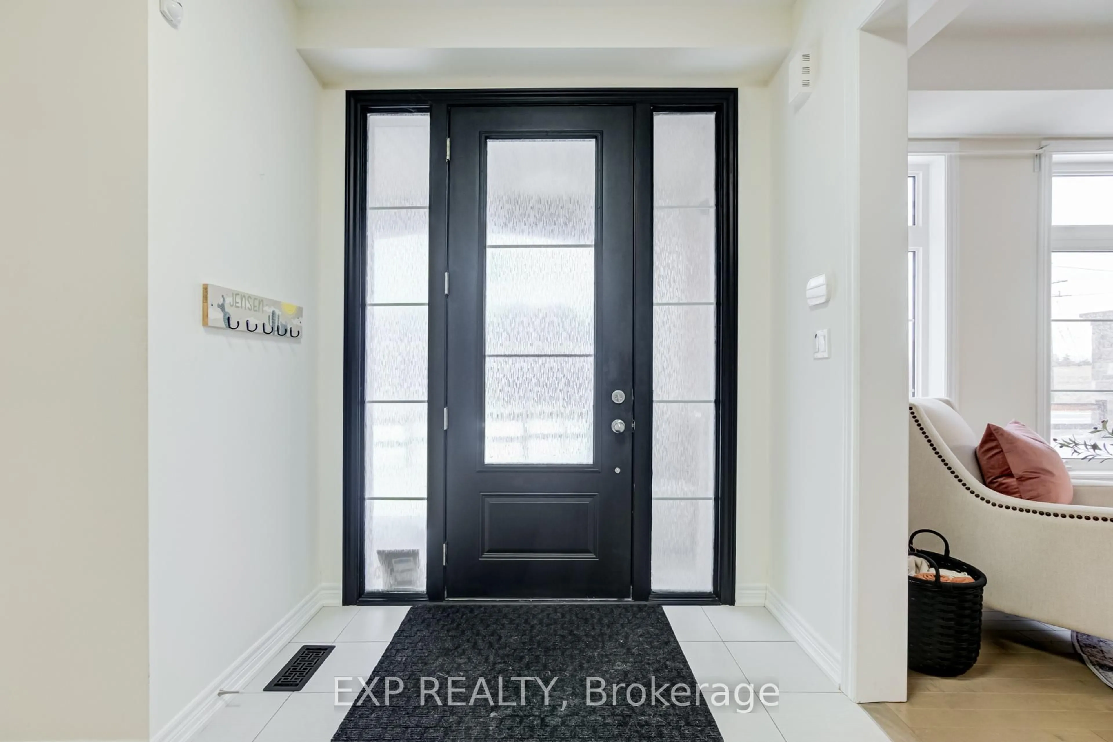 Indoor entryway for 42 Prunella Cres, East Gwillimbury Ontario L9N 0S7