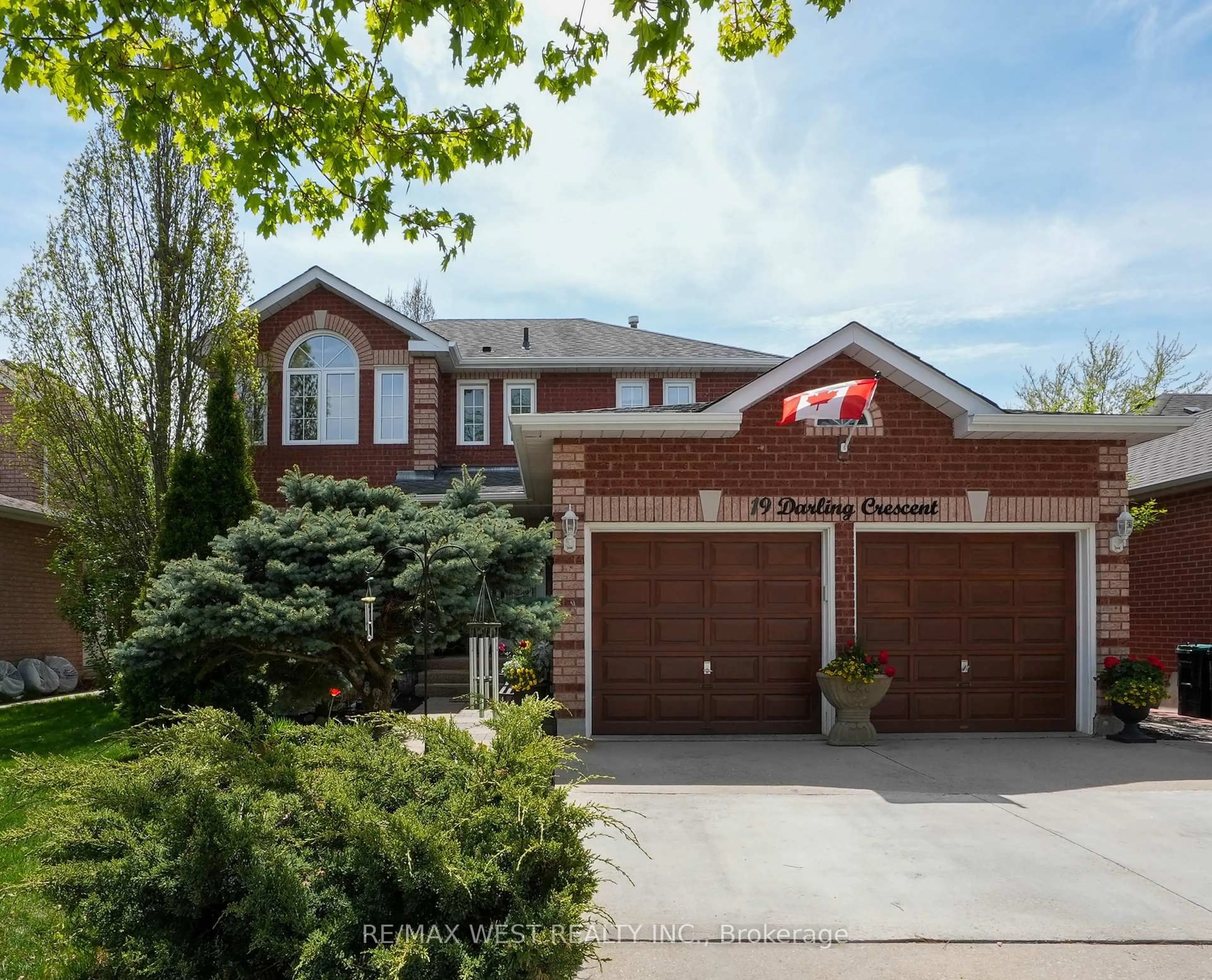 Home with brick exterior material, street for 19 Darling Cres, New Tecumseth Ontario L9R 1P7