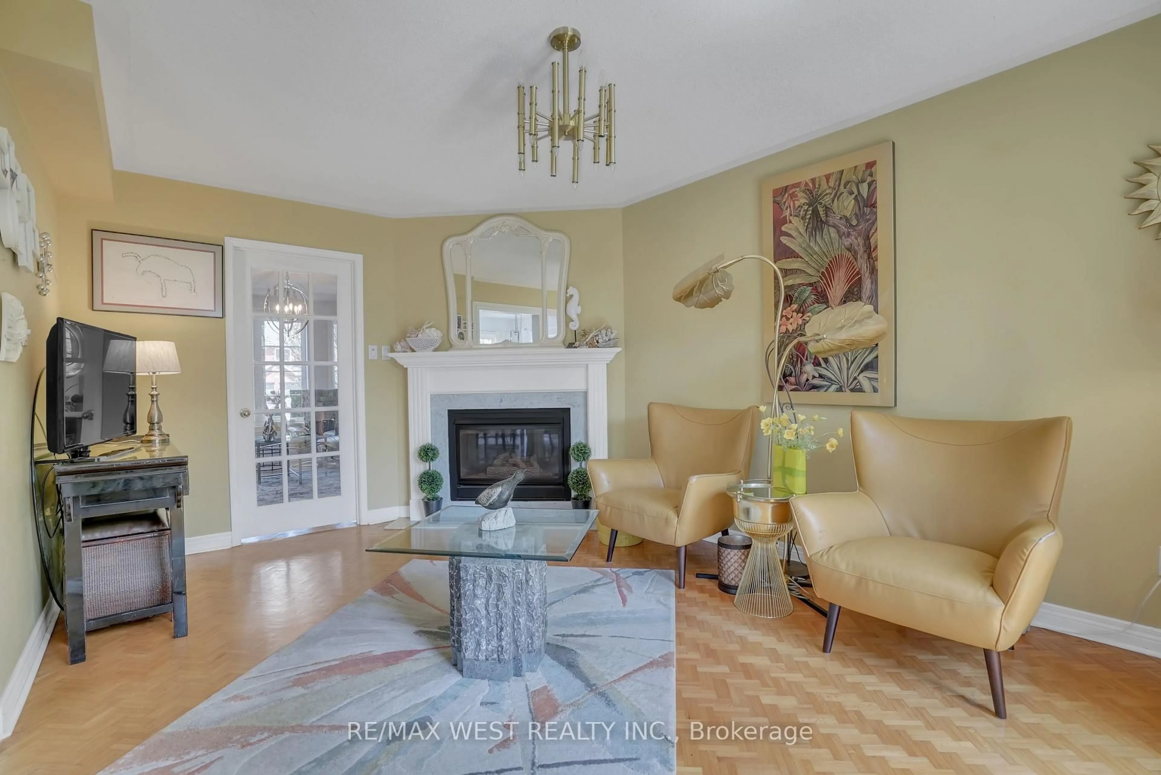 Living room with furniture, unknown for 19 Darling Cres, New Tecumseth Ontario L9R 1P7
