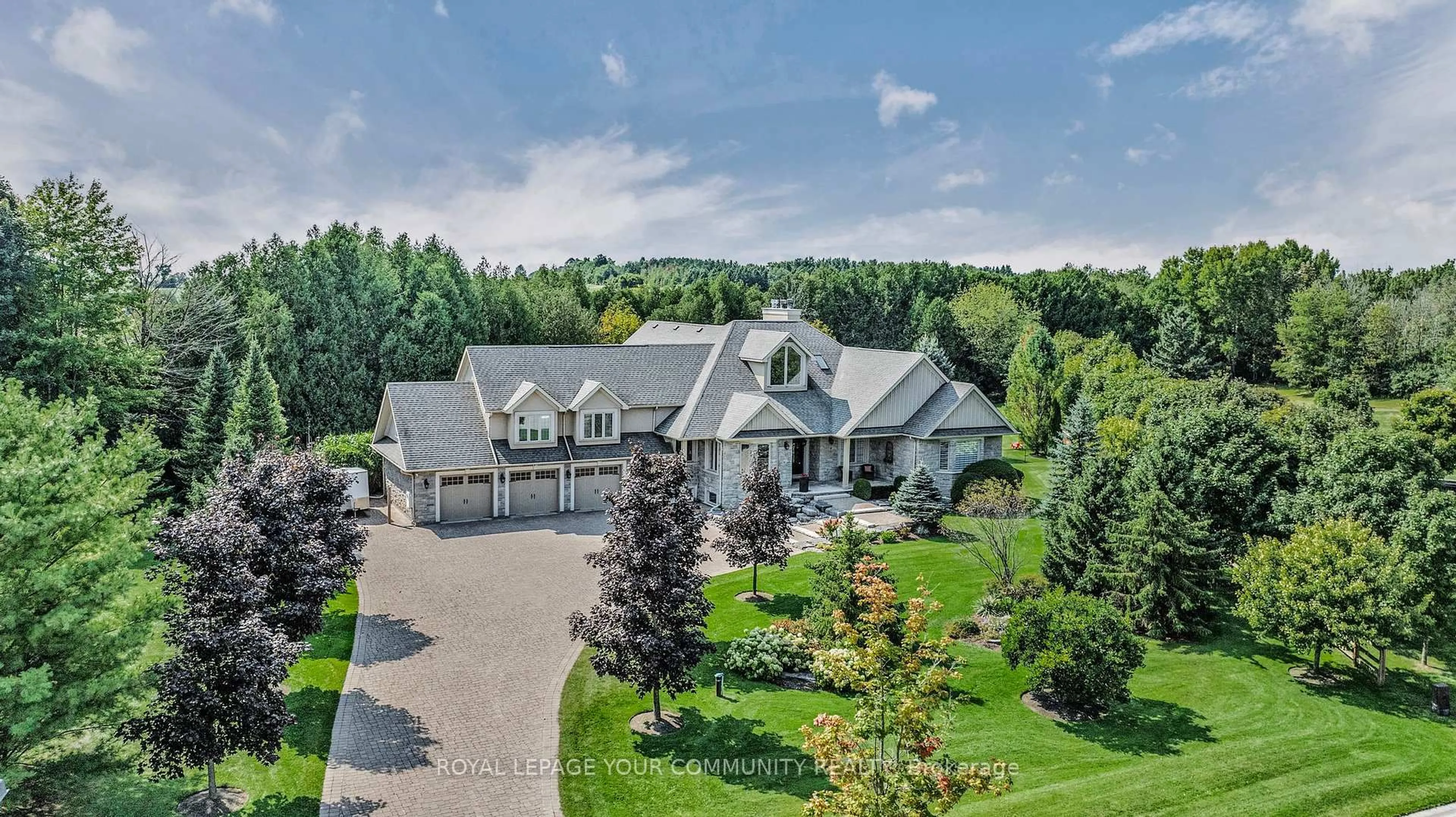 A pic from outside/outdoor area/front of a property/back of a property/a pic from drone, mountain view for 25 Riverstone Crt, East Gwillimbury Ontario L0G 1V0