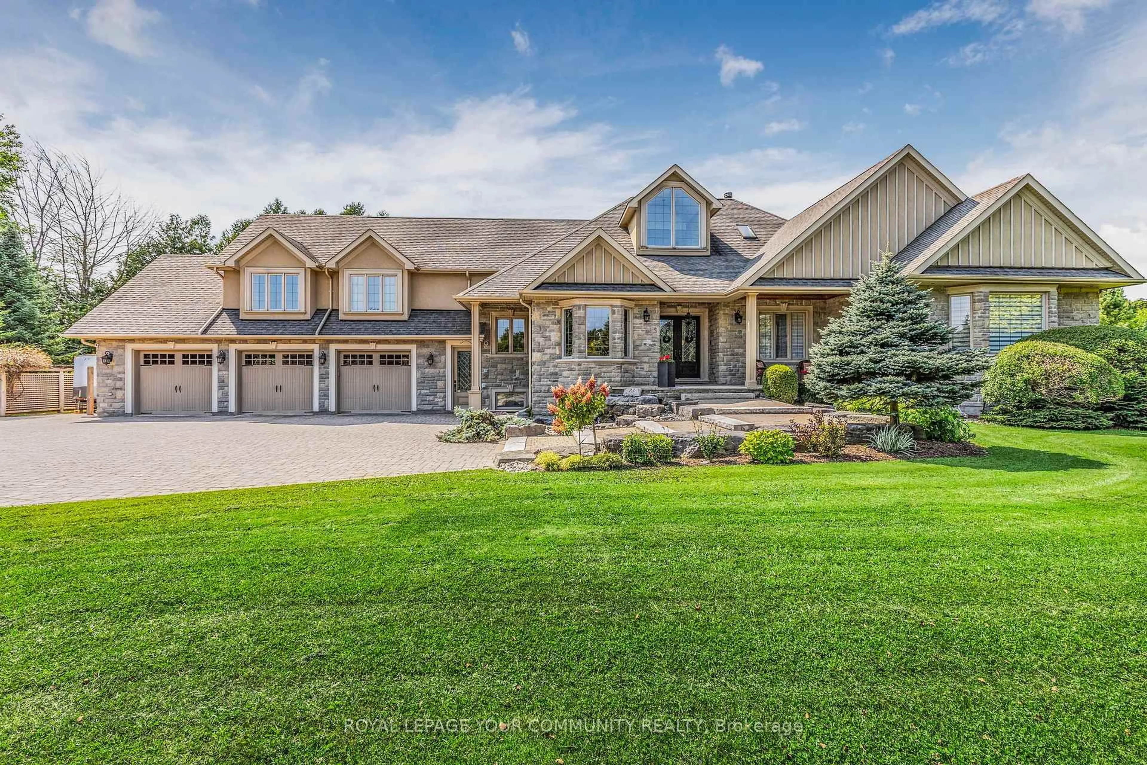 Home with brick exterior material, unknown for 25 Riverstone Crt, East Gwillimbury Ontario L0G 1V0