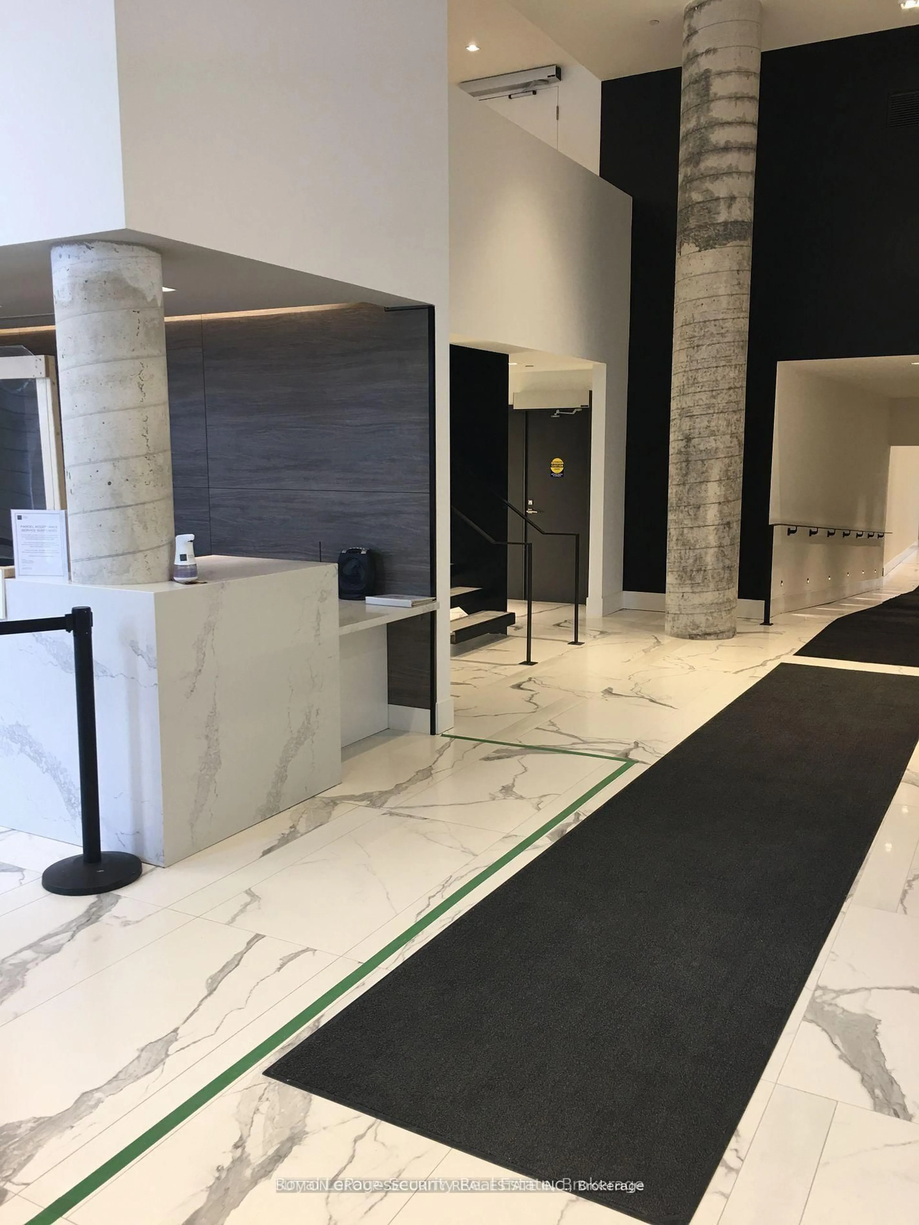 Lobby for 2916 Highway 7 Rd #315, Vaughan Ontario N5A 6S5