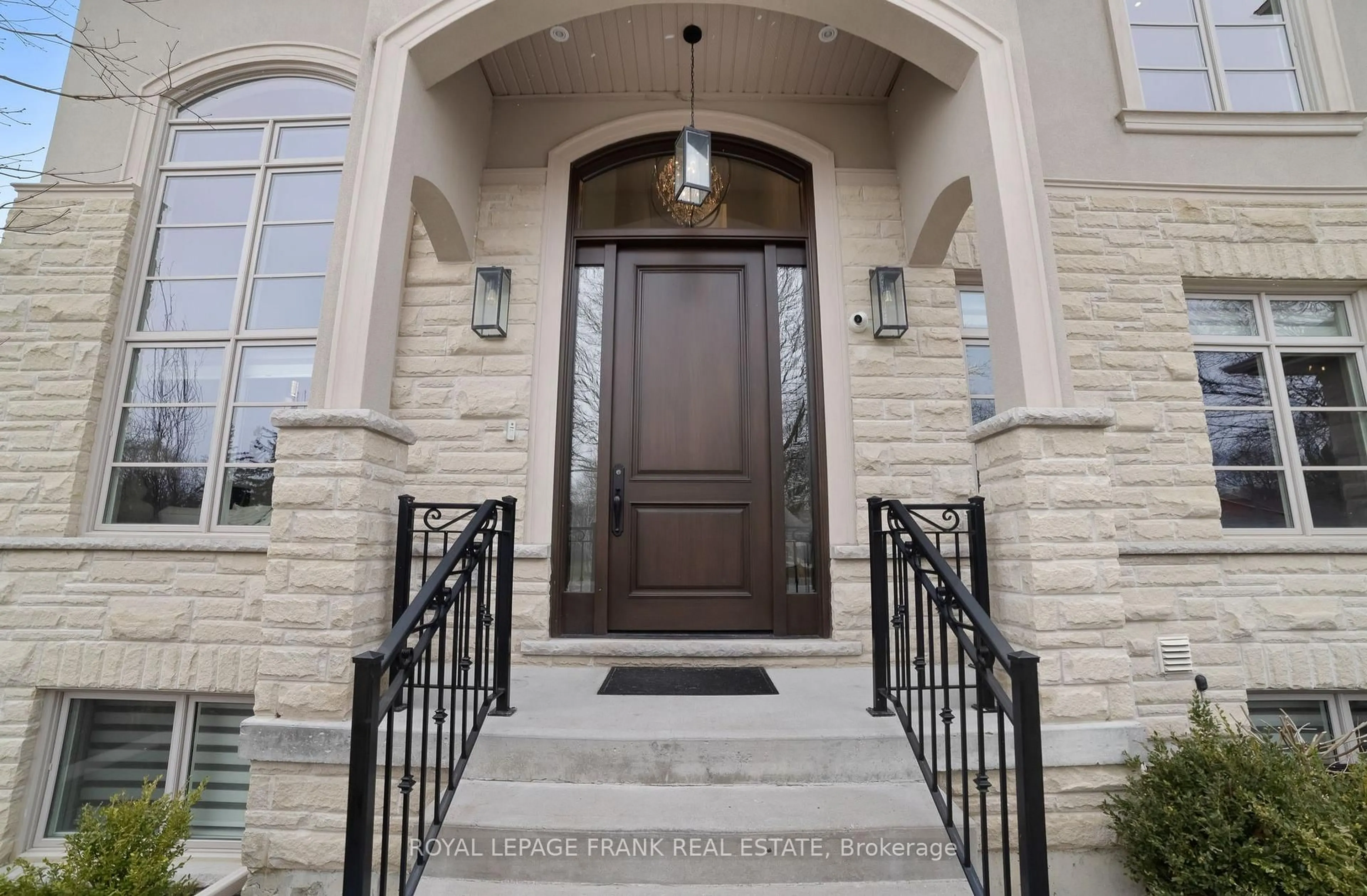 Indoor entryway for 52 Wootten Way, Markham Ontario L3P 2Y4