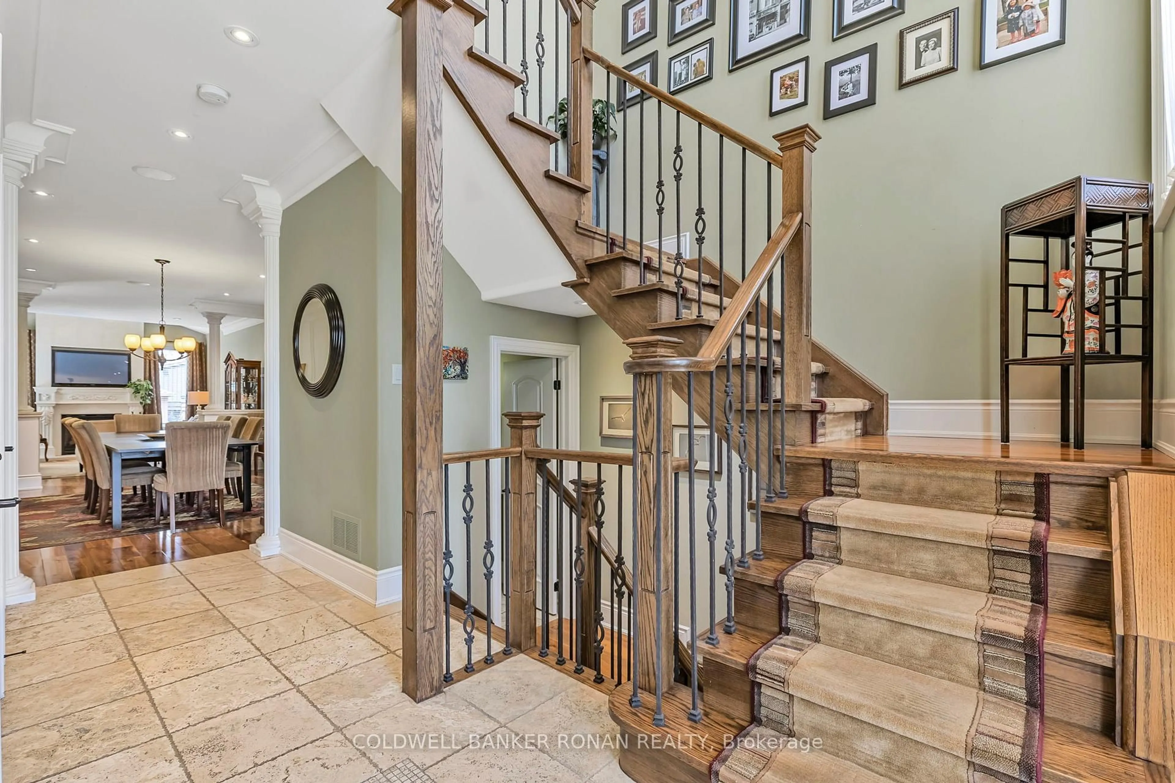 Stairs for 236 King St, New Tecumseth Ontario L9R 0H6