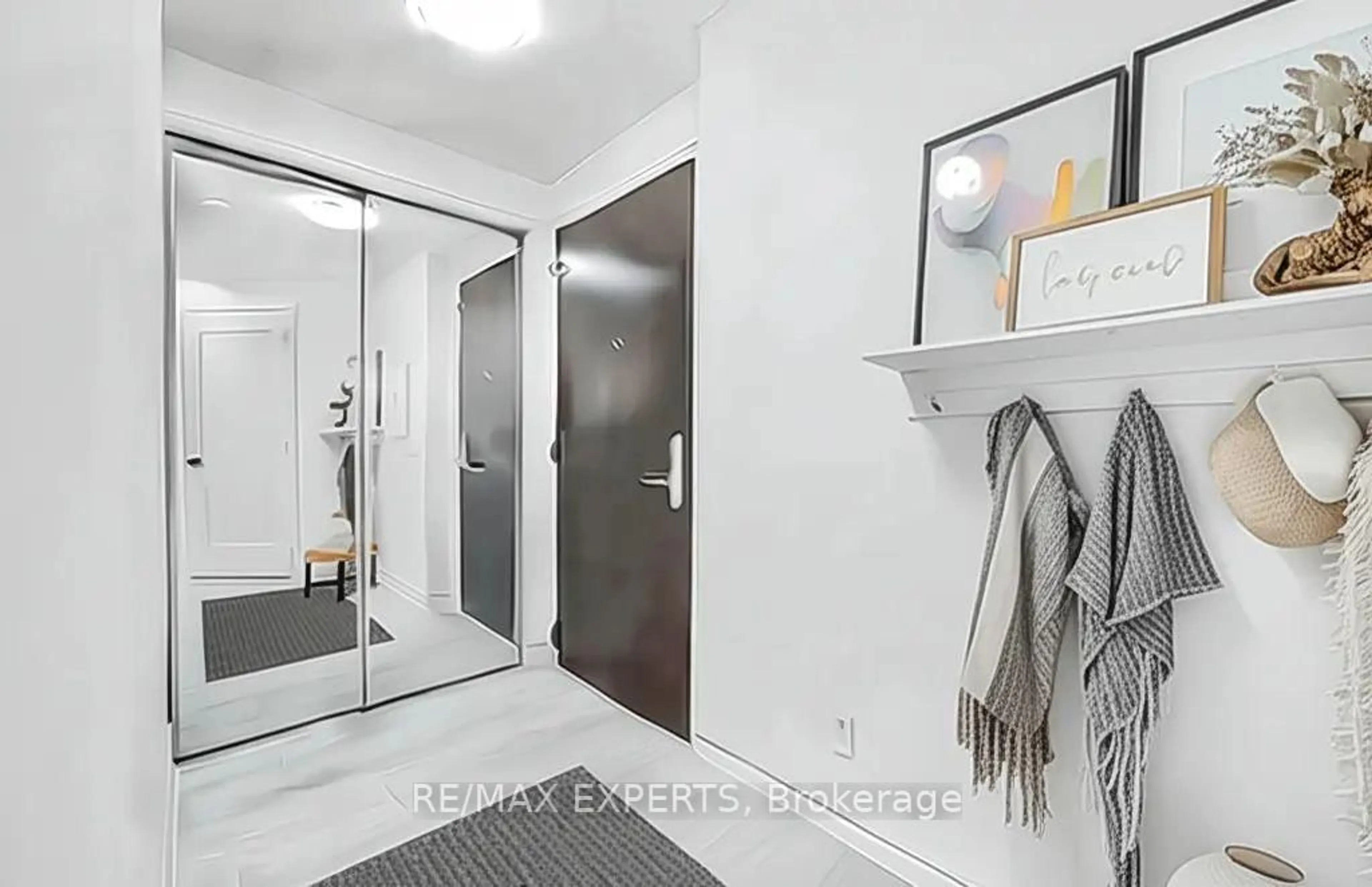 Indoor entryway for 9000 Jane St #902, Vaughan Ontario L4K 0M6
