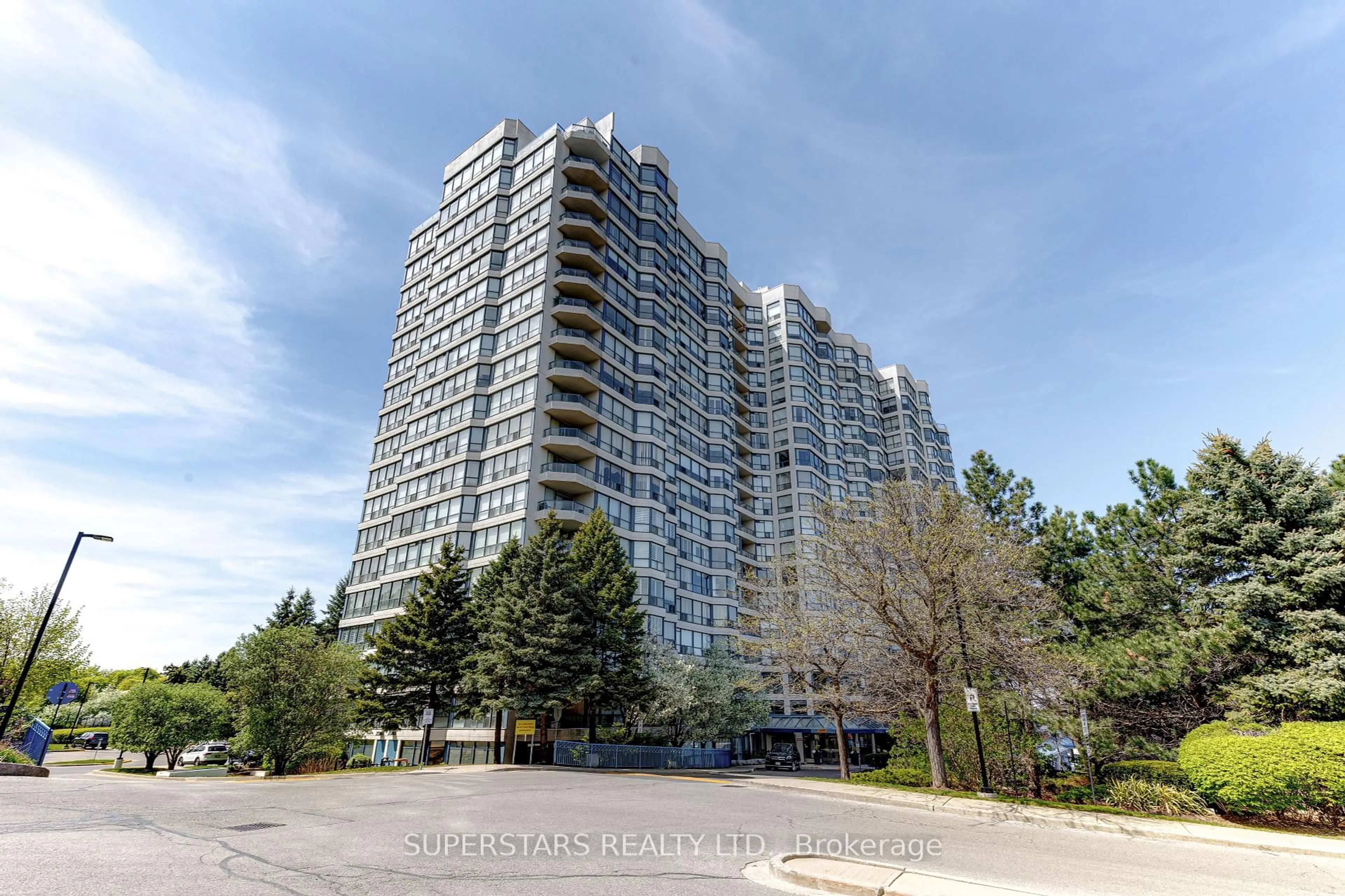 A pic from outside/outdoor area/front of a property/back of a property/a pic from drone, building for 7300 Yonge St #512, Vaughan Ontario L4J 7Y5
