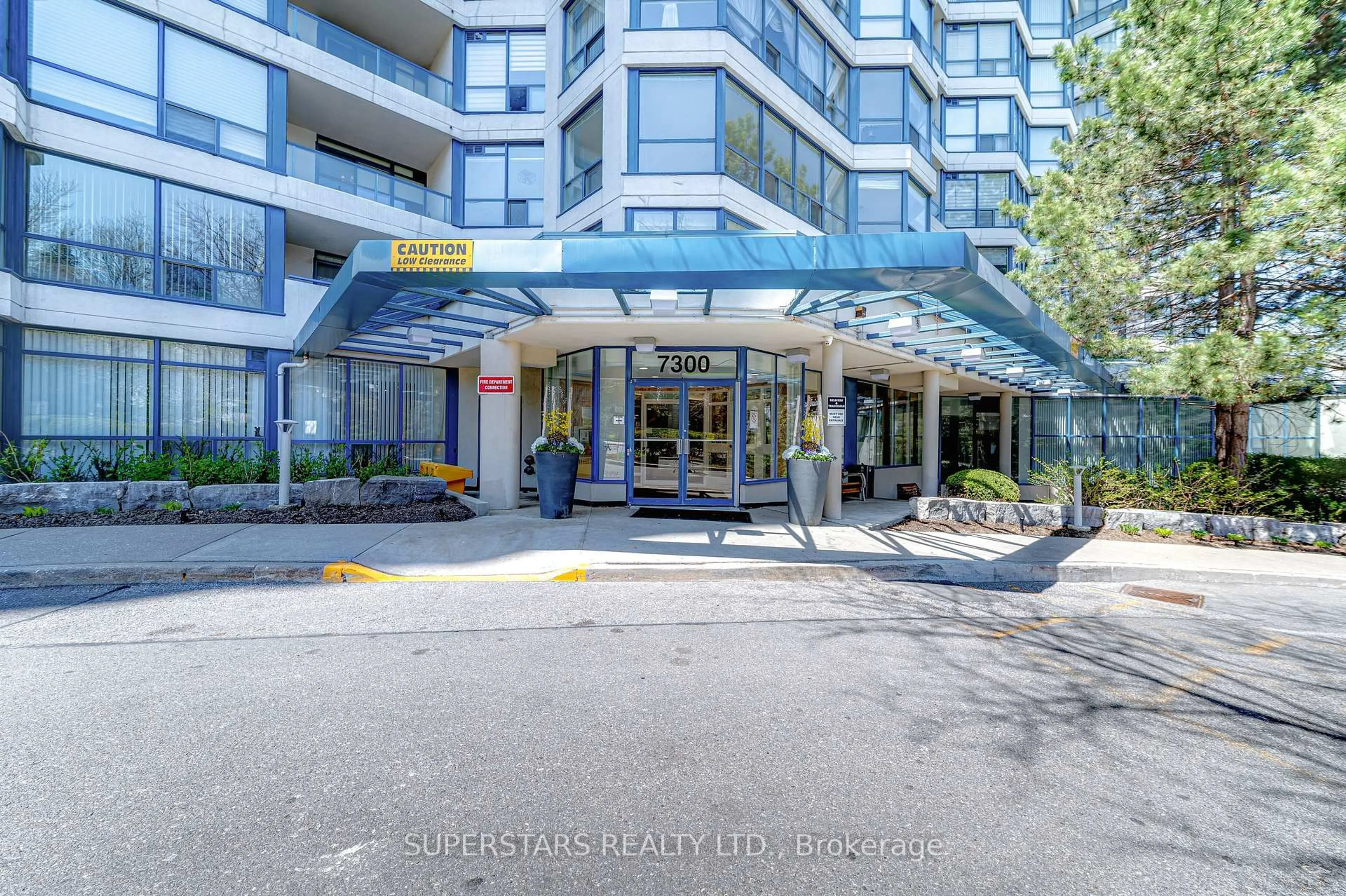 Indoor foyer for 7300 Yonge St #512, Vaughan Ontario L4J 7Y5