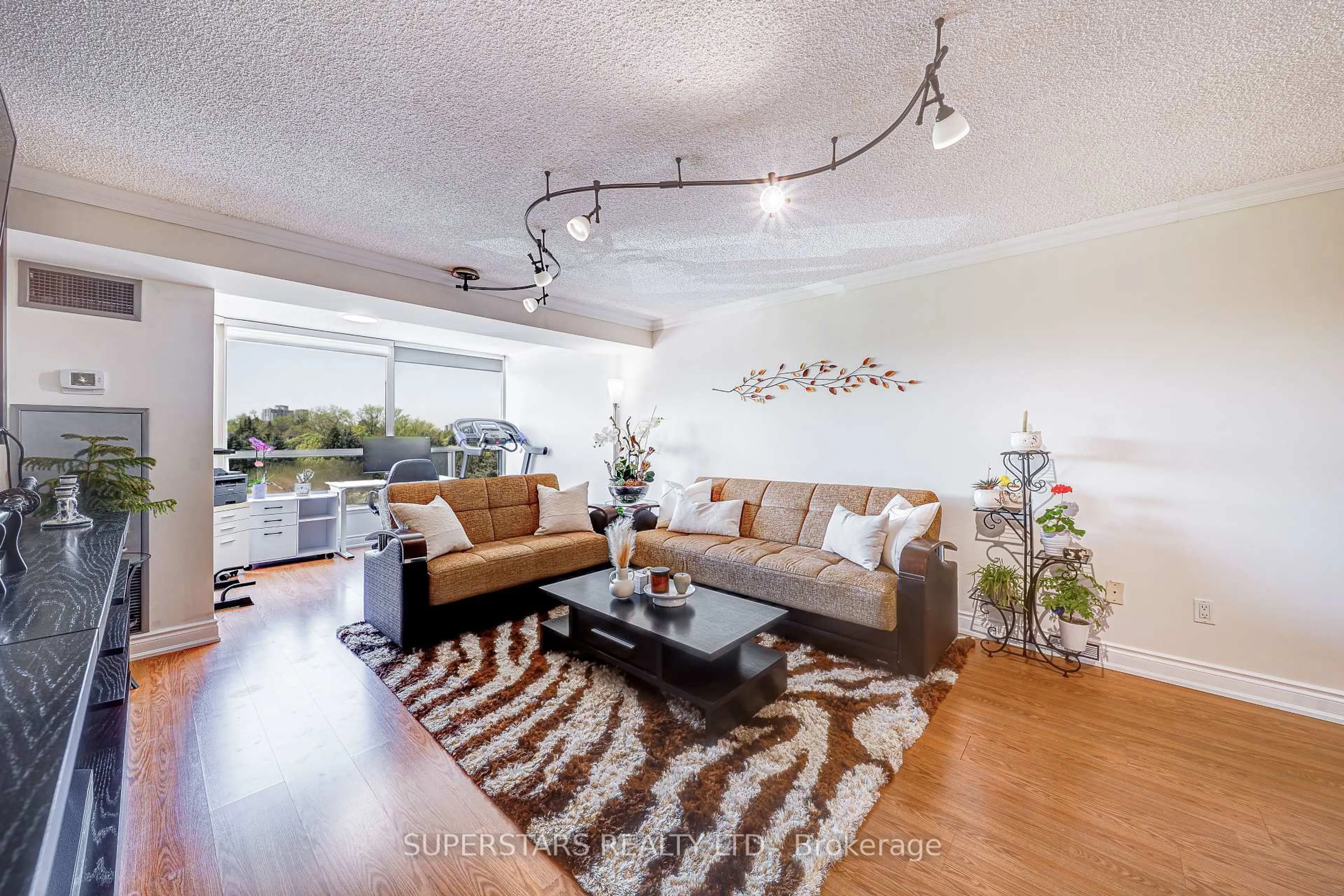 Living room with furniture, wood/laminate floor for 7300 Yonge St #512, Vaughan Ontario L4J 7Y5