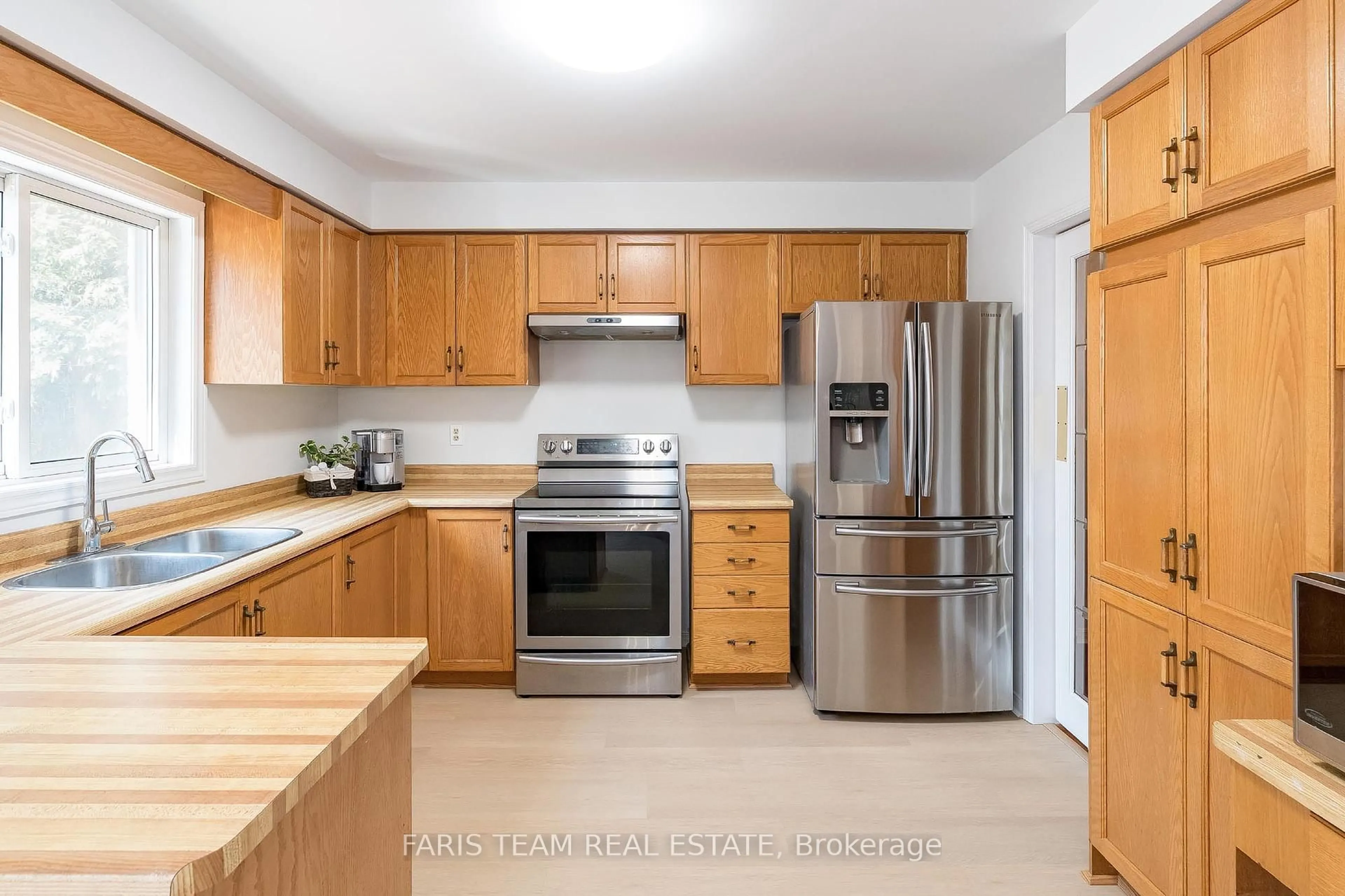 Standard kitchen, unknown for 2 Heritage Rd, Innisfil Ontario L0L 1L0