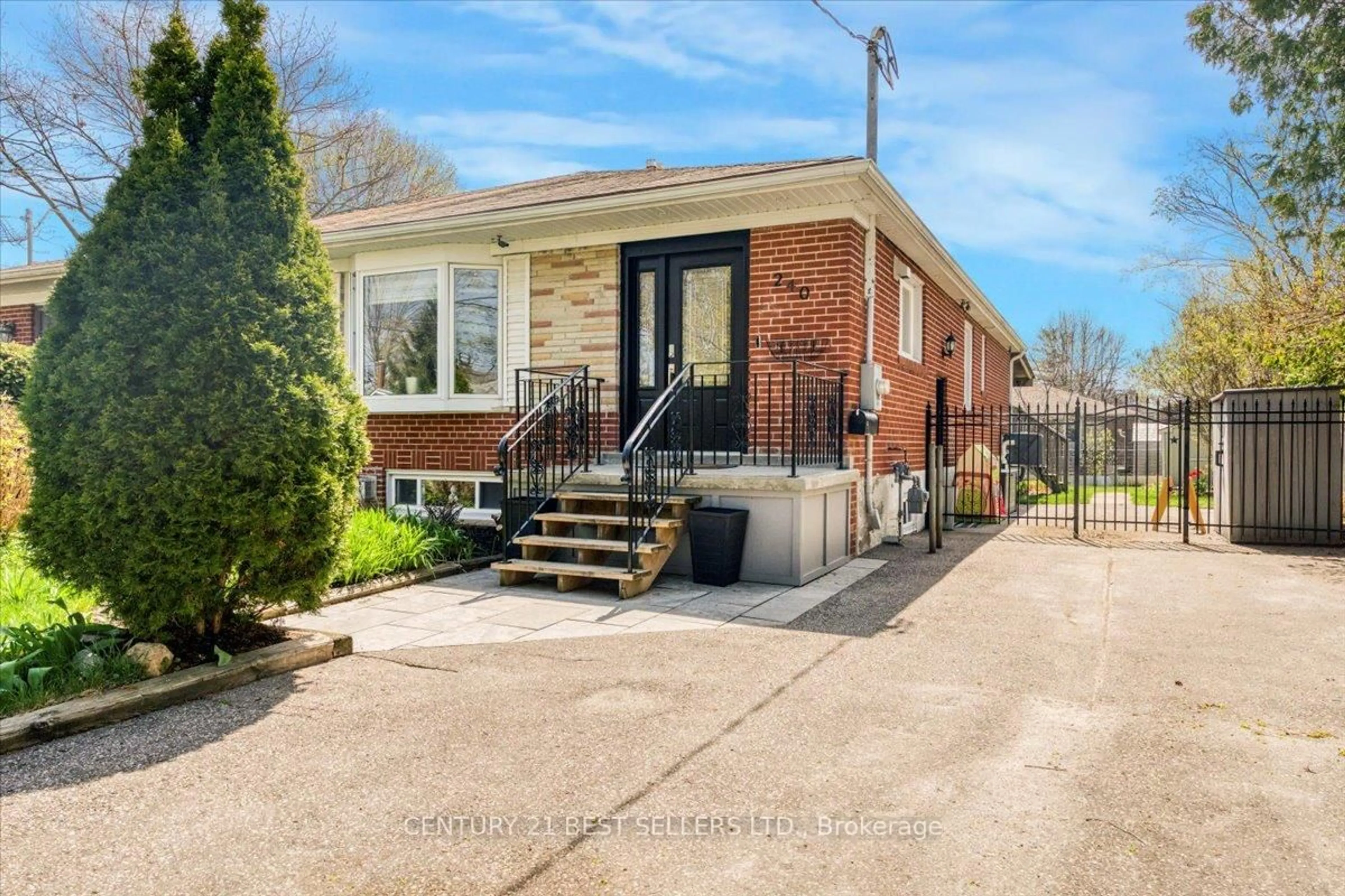 Home with brick exterior material, street for 240 Elka Dr, Richmond Hill Ontario L4C 3A3
