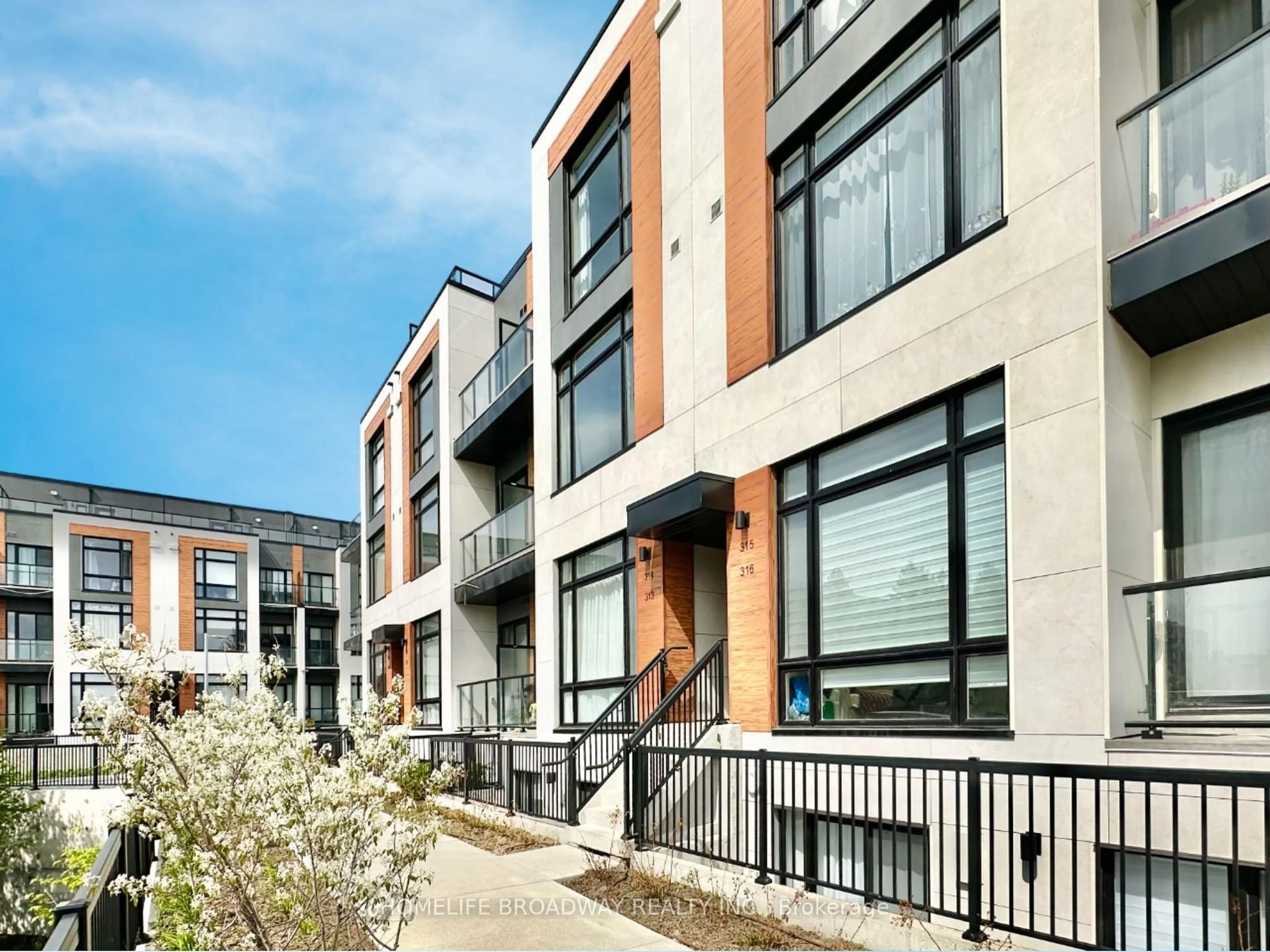 Home with brick exterior material, street for 6 Steckley House Lane #314, Richmond Hill Ontario L4S 0N1