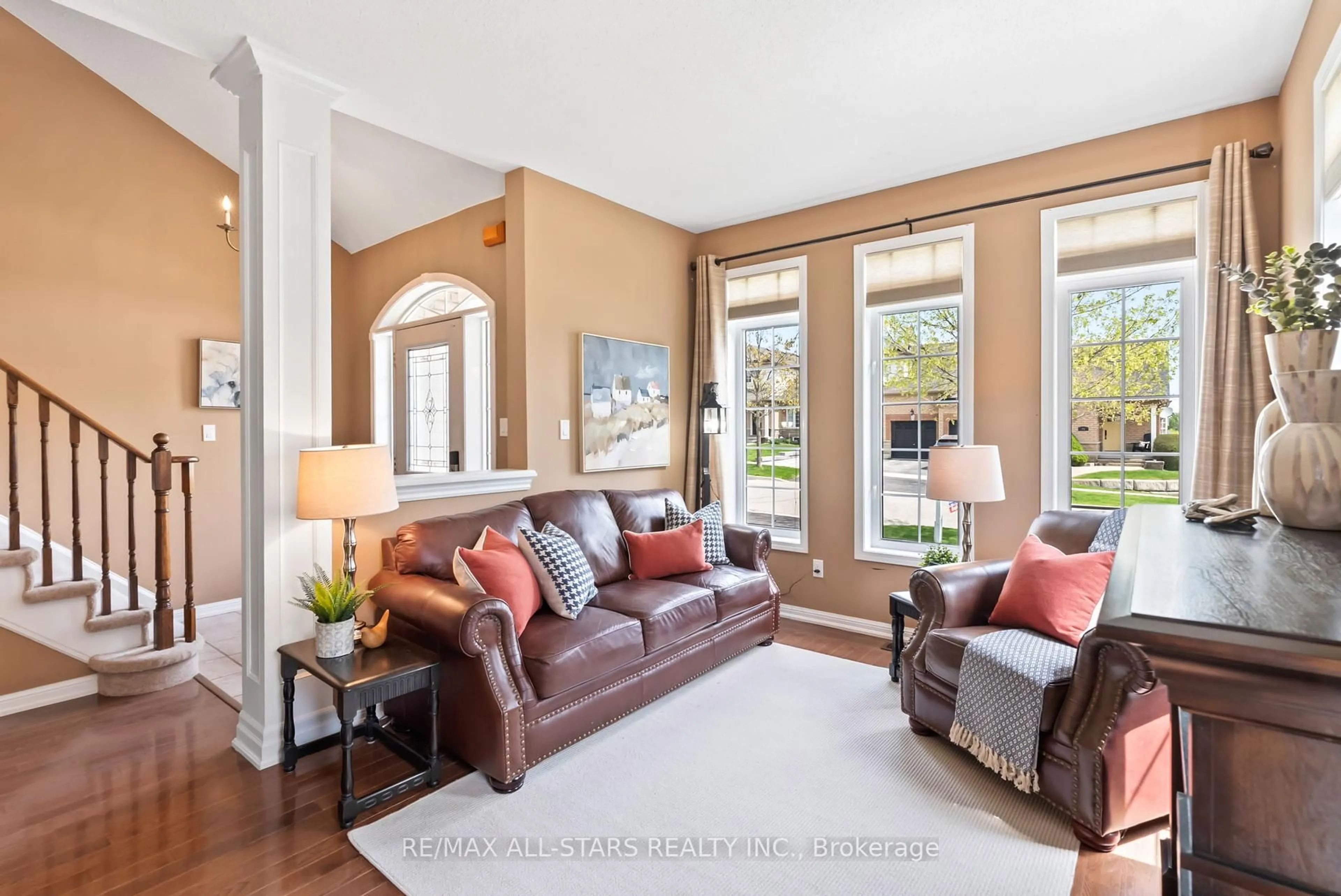 Living room with furniture, unknown for 31 Meadow's End Cres, Uxbridge Ontario L9P 0A5
