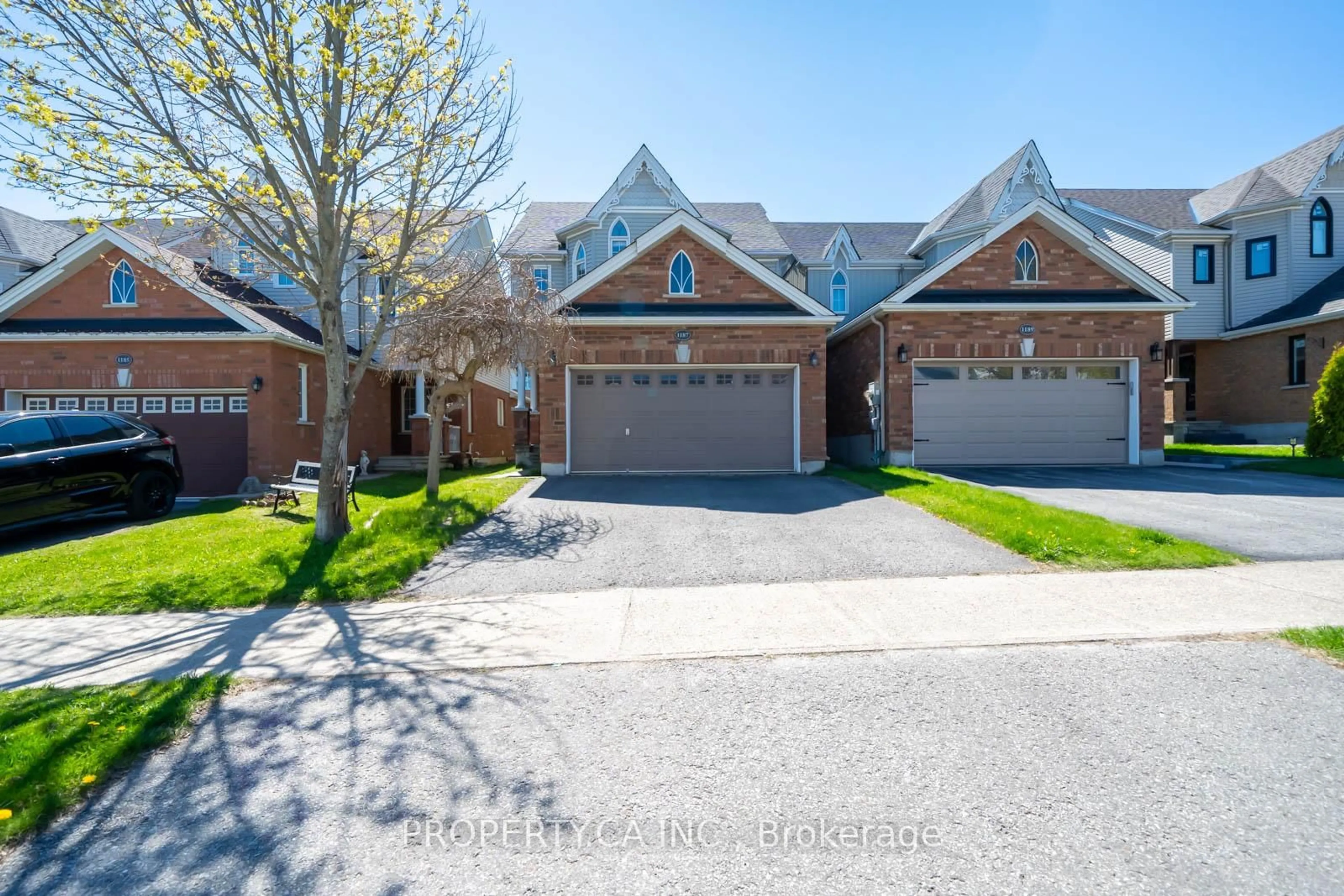 A pic from outside/outdoor area/front of a property/back of a property/a pic from drone, street for 1187 Booth Ave, Innisfil Ontario L9S 4W1