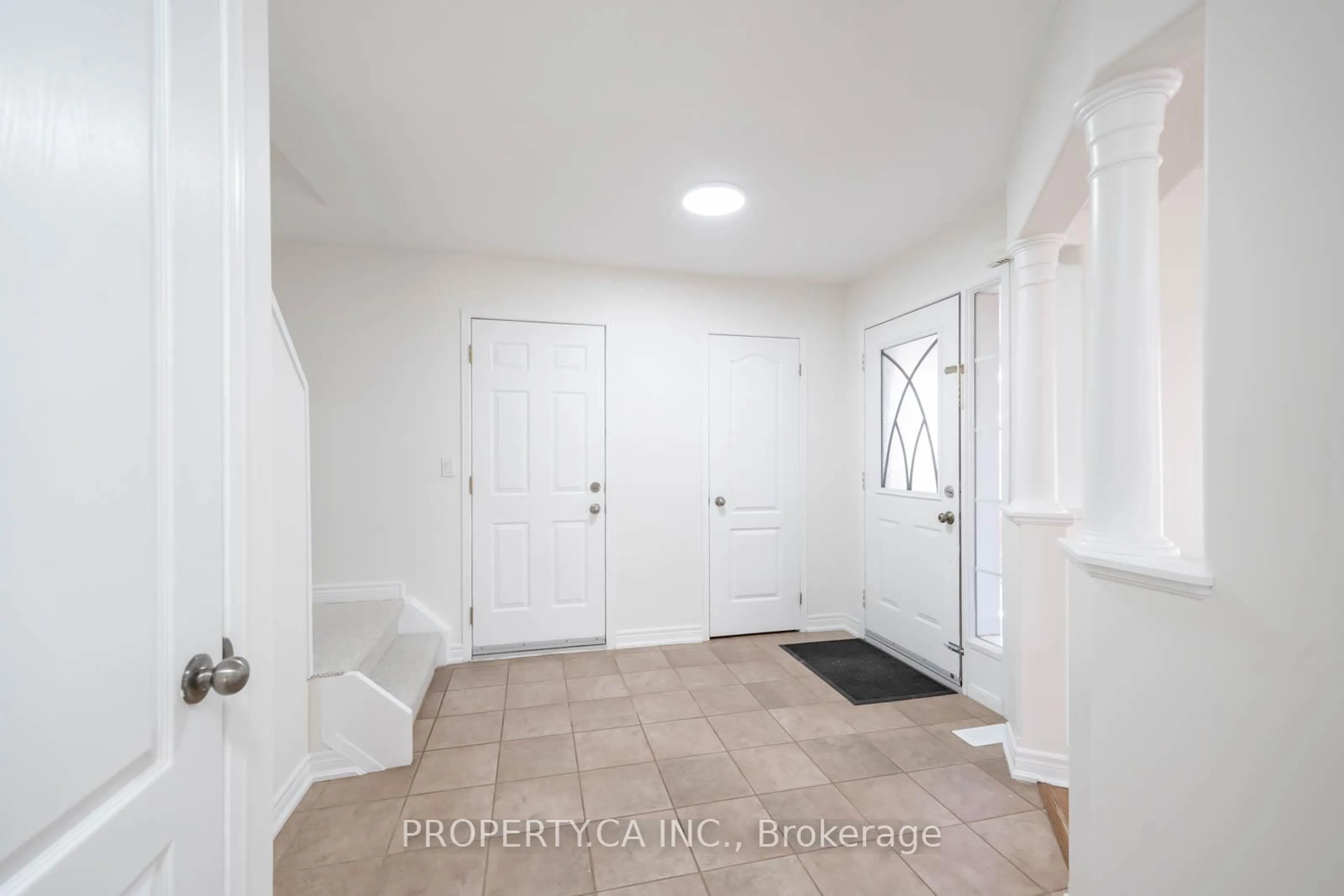 Indoor entryway for 1187 Booth Ave, Innisfil Ontario L9S 4W1