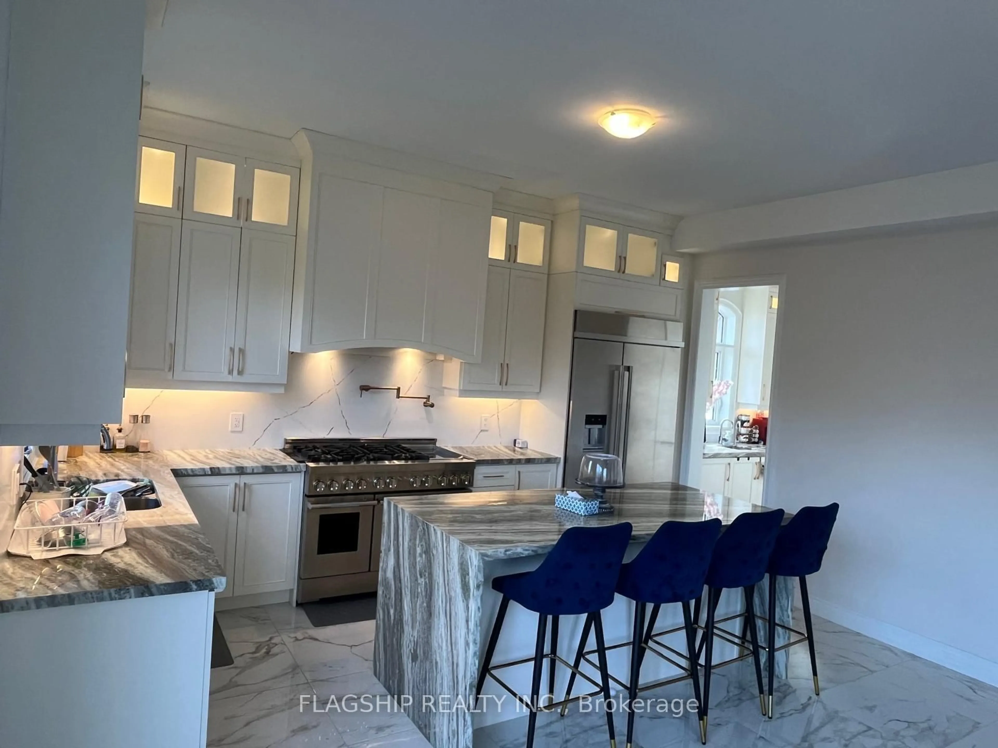 Open concept kitchen, ceramic/tile floor for 55 Settlers Cres, Bradford West Gwillimbury Ontario L3Z 4N3