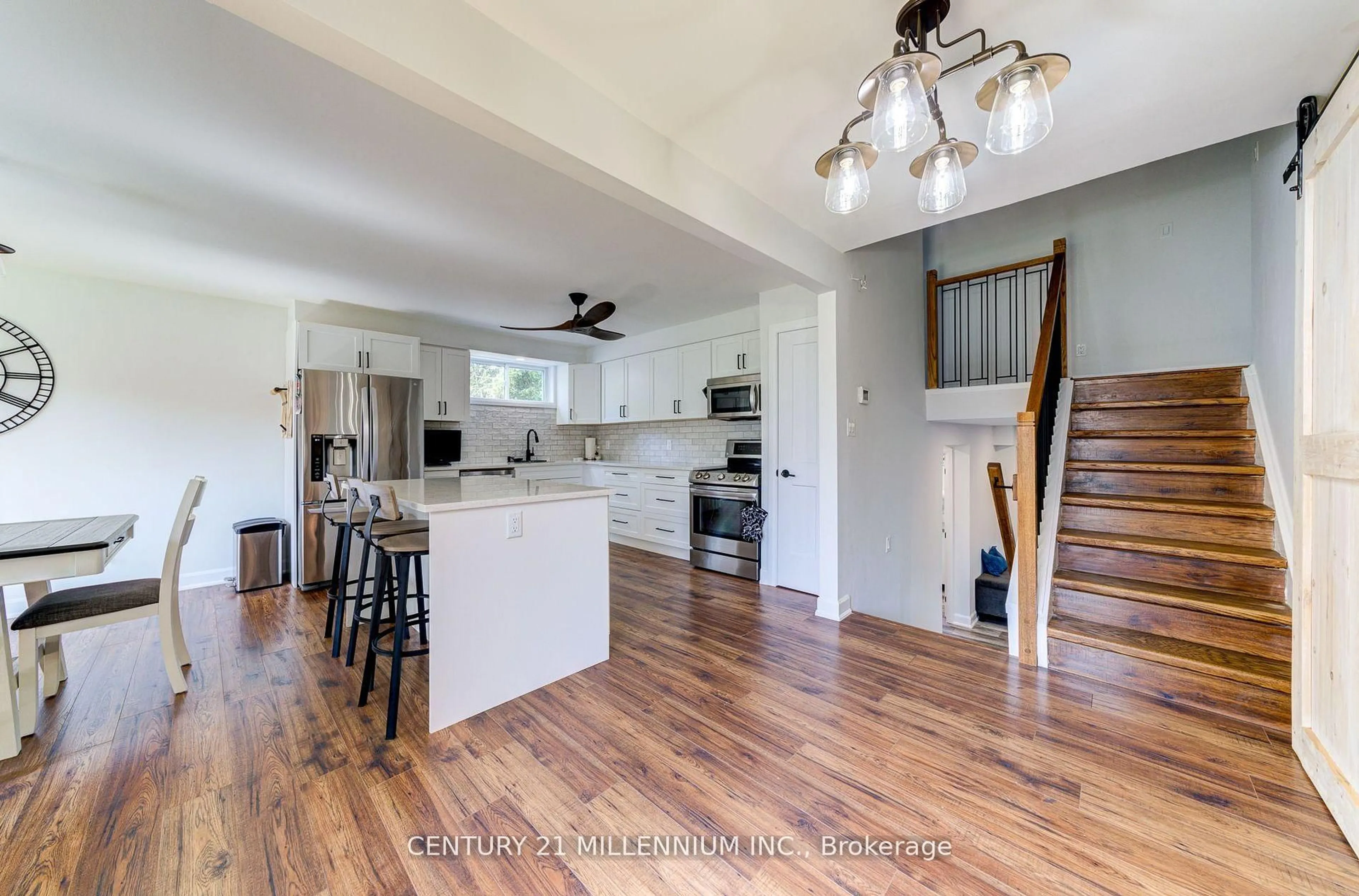 Open concept kitchen, wood/laminate floor for 19 Gallowood Tr, Adjala-Tosorontio Ontario L0M 1J0