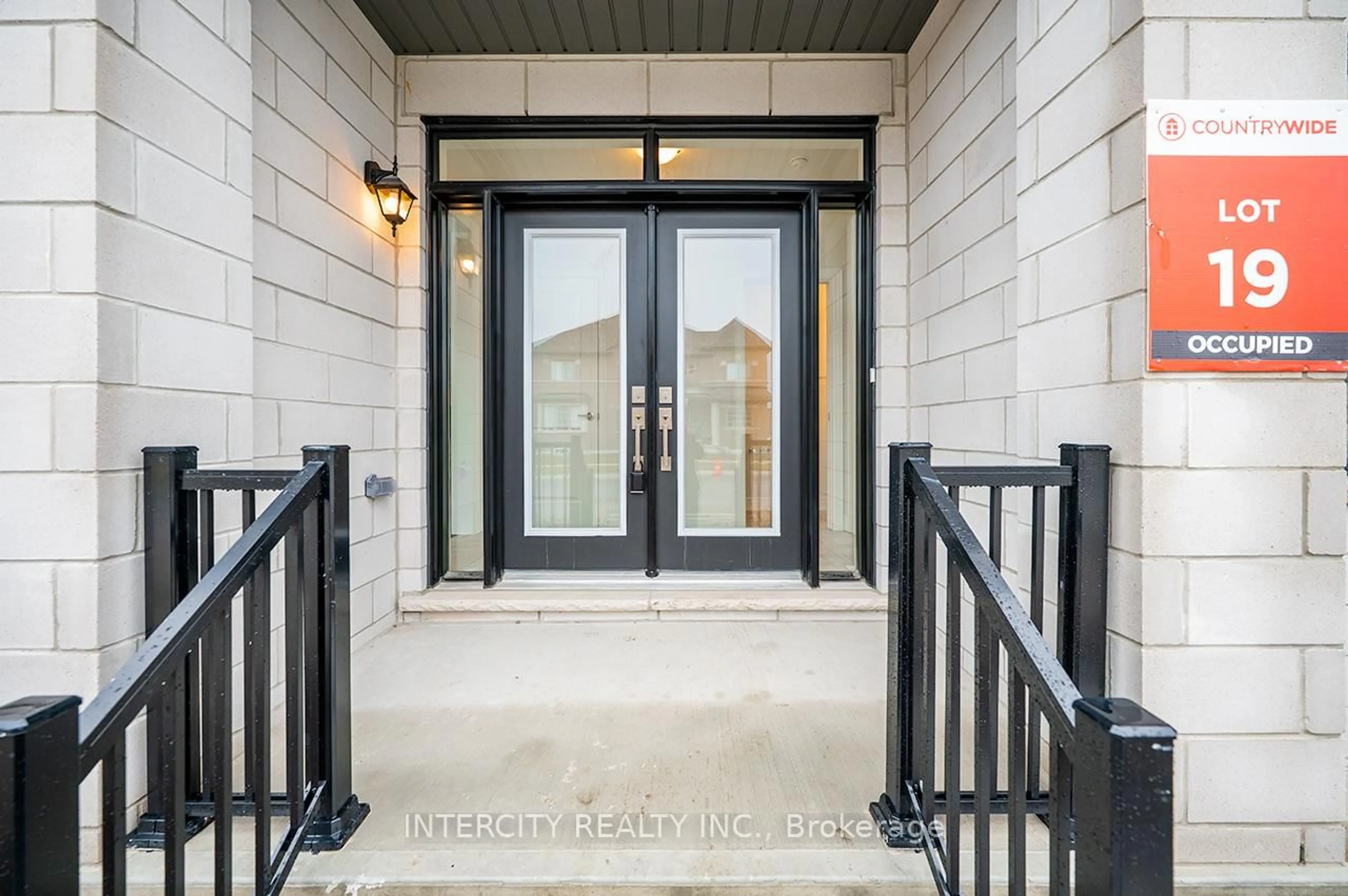 Indoor entryway for 57 Bostock Dr, Georgina Ontario L4P 0S5