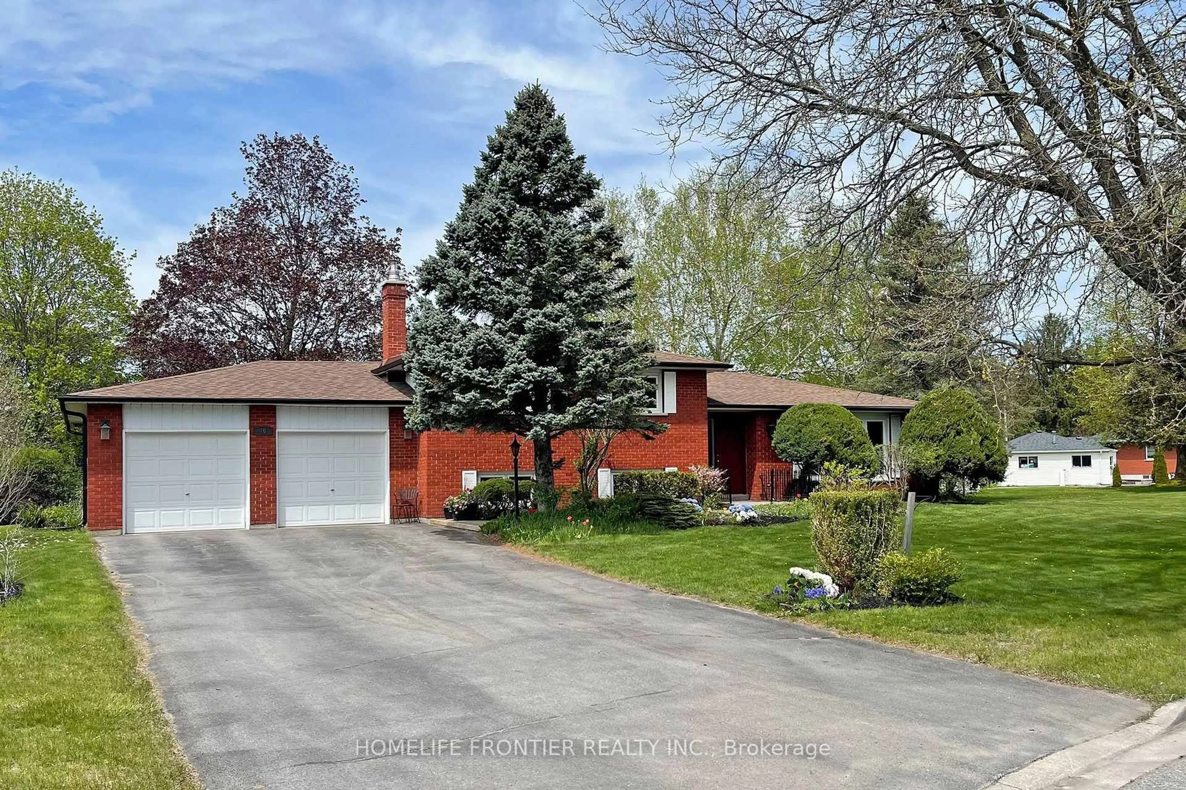 Home with brick exterior material, street for 40 Delta Cres, East Gwillimbury Ontario L9N 1G4