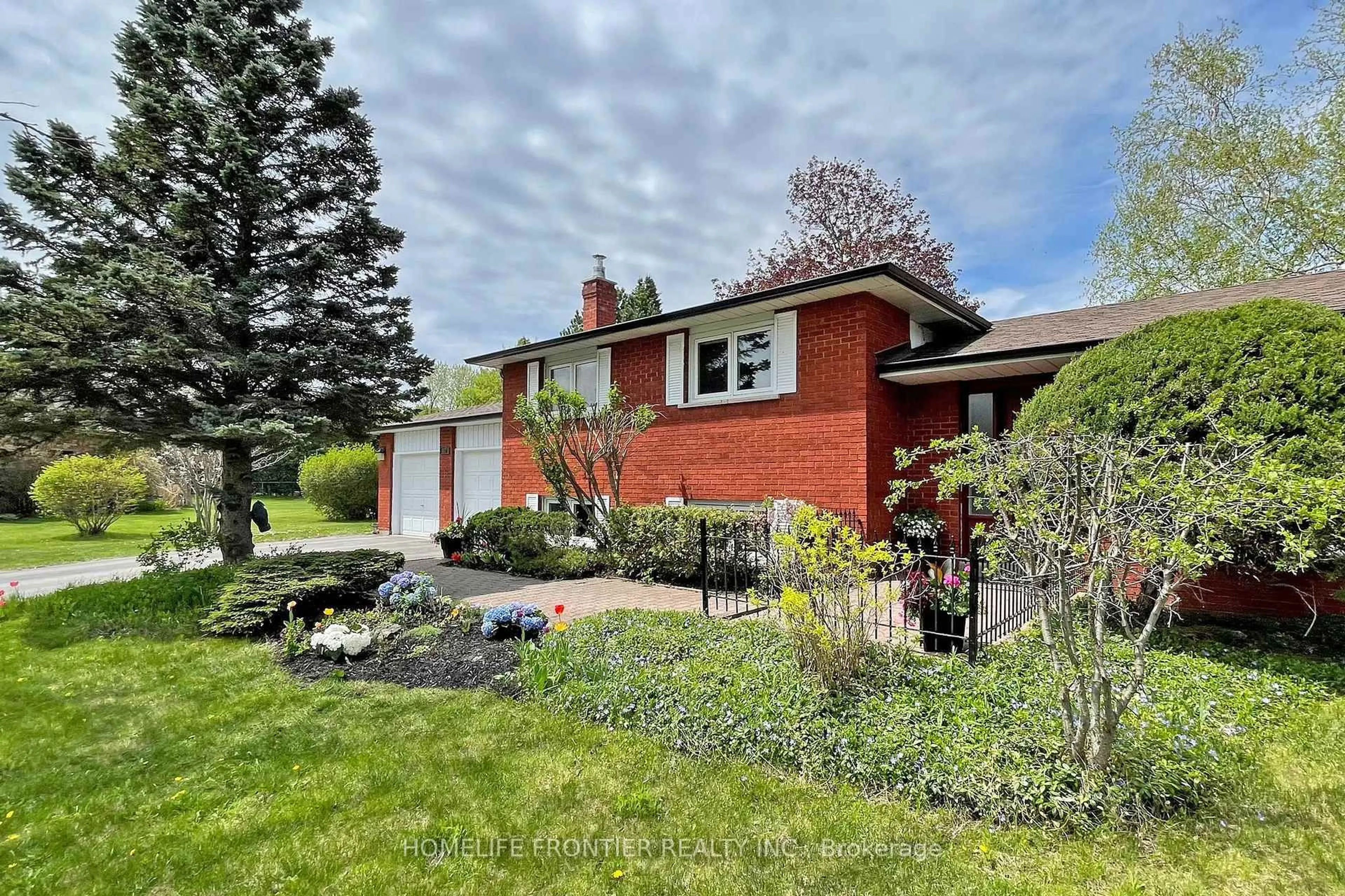 Home with brick exterior material, street for 40 Delta Cres, East Gwillimbury Ontario L9N 1G4