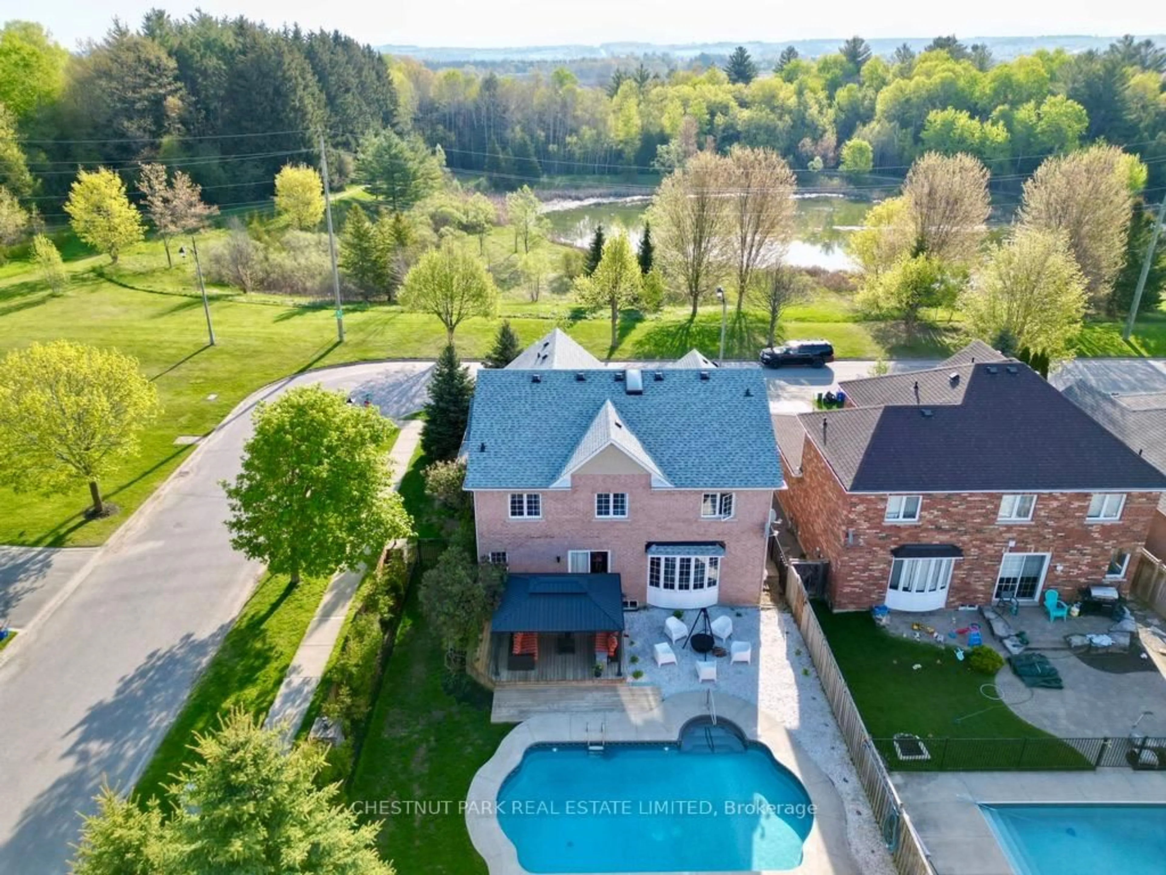 A pic from outside/outdoor area/front of a property/back of a property/a pic from drone, water/lake/river/ocean view for 122 Herrema Blvd, Uxbridge Ontario L9P 1B1