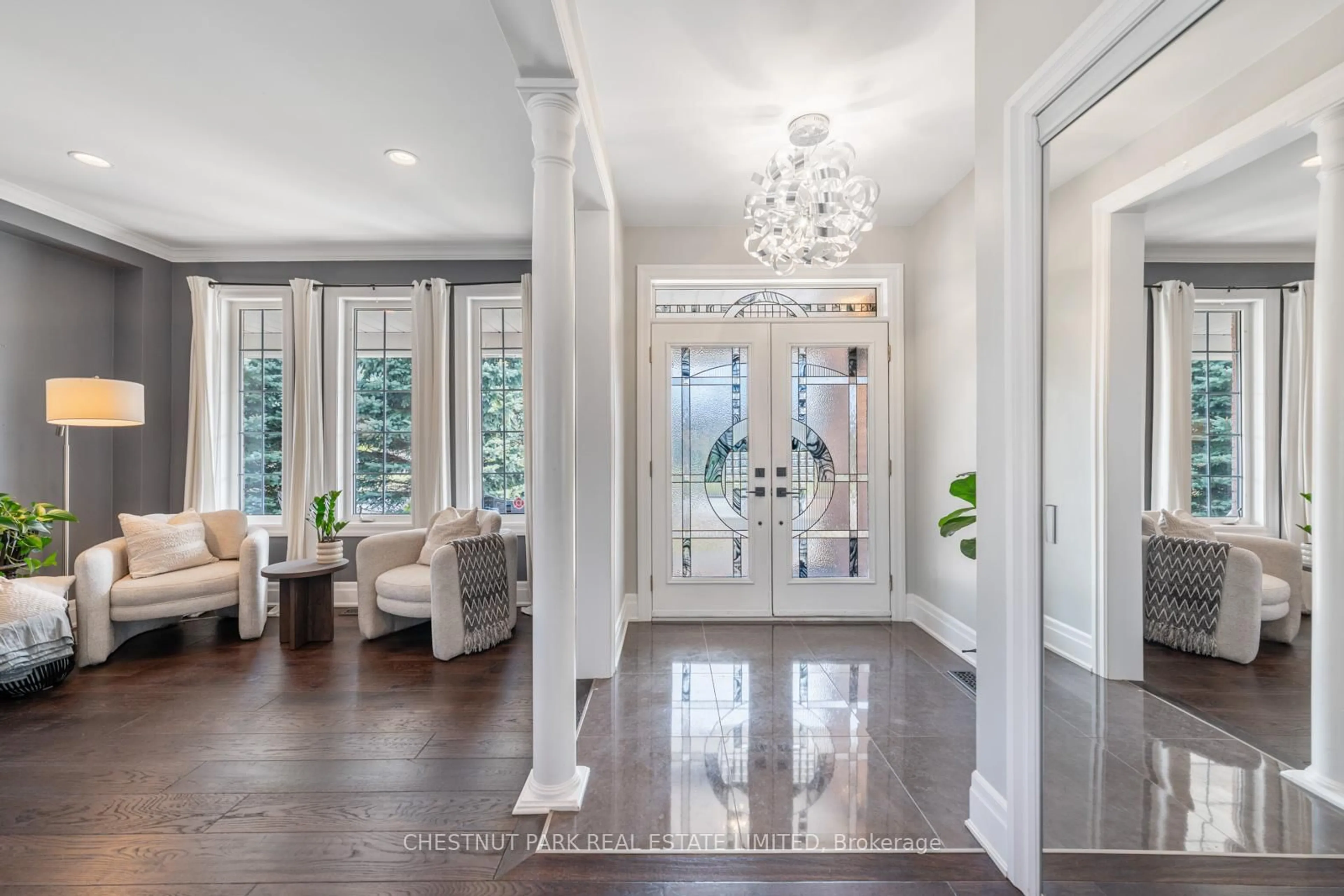 Indoor entryway for 122 Herrema Blvd, Uxbridge Ontario L9P 1B1