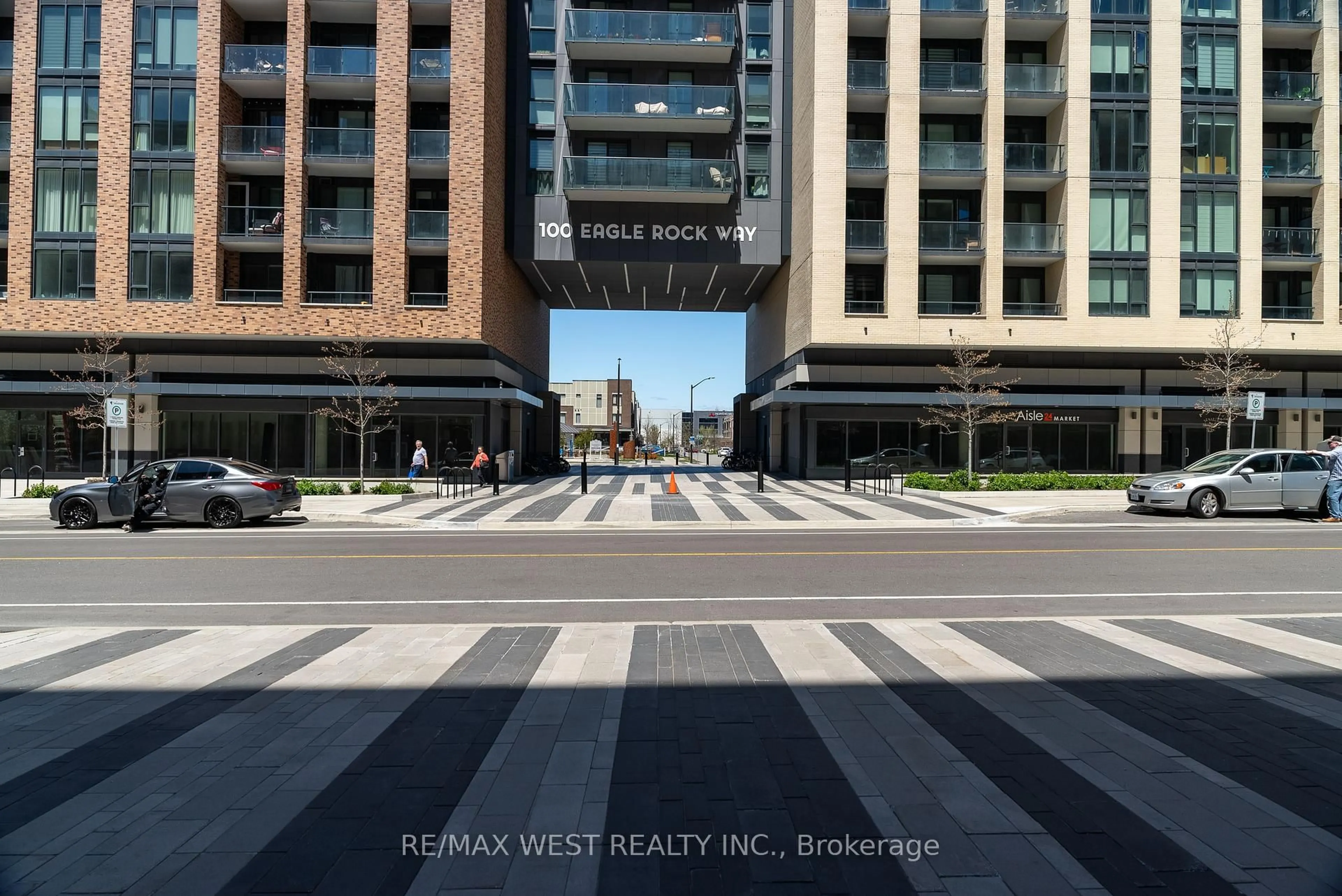 Unknown for 100 Eagle Rock Way #924, Vaughan Ontario L6A 5A7