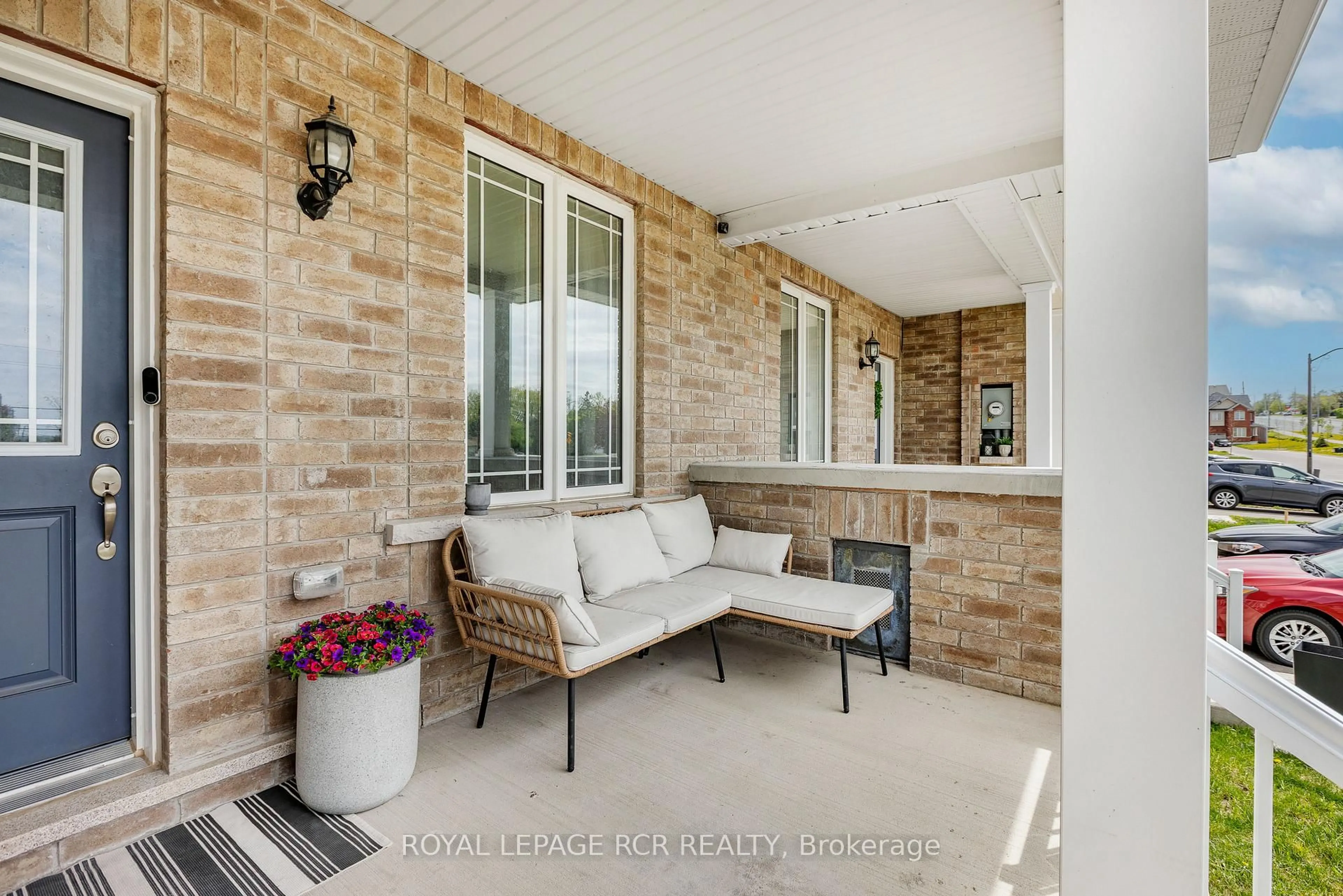 Patio, street for 56 Kingknoll Cres, Georgina Ontario L4P 0H7