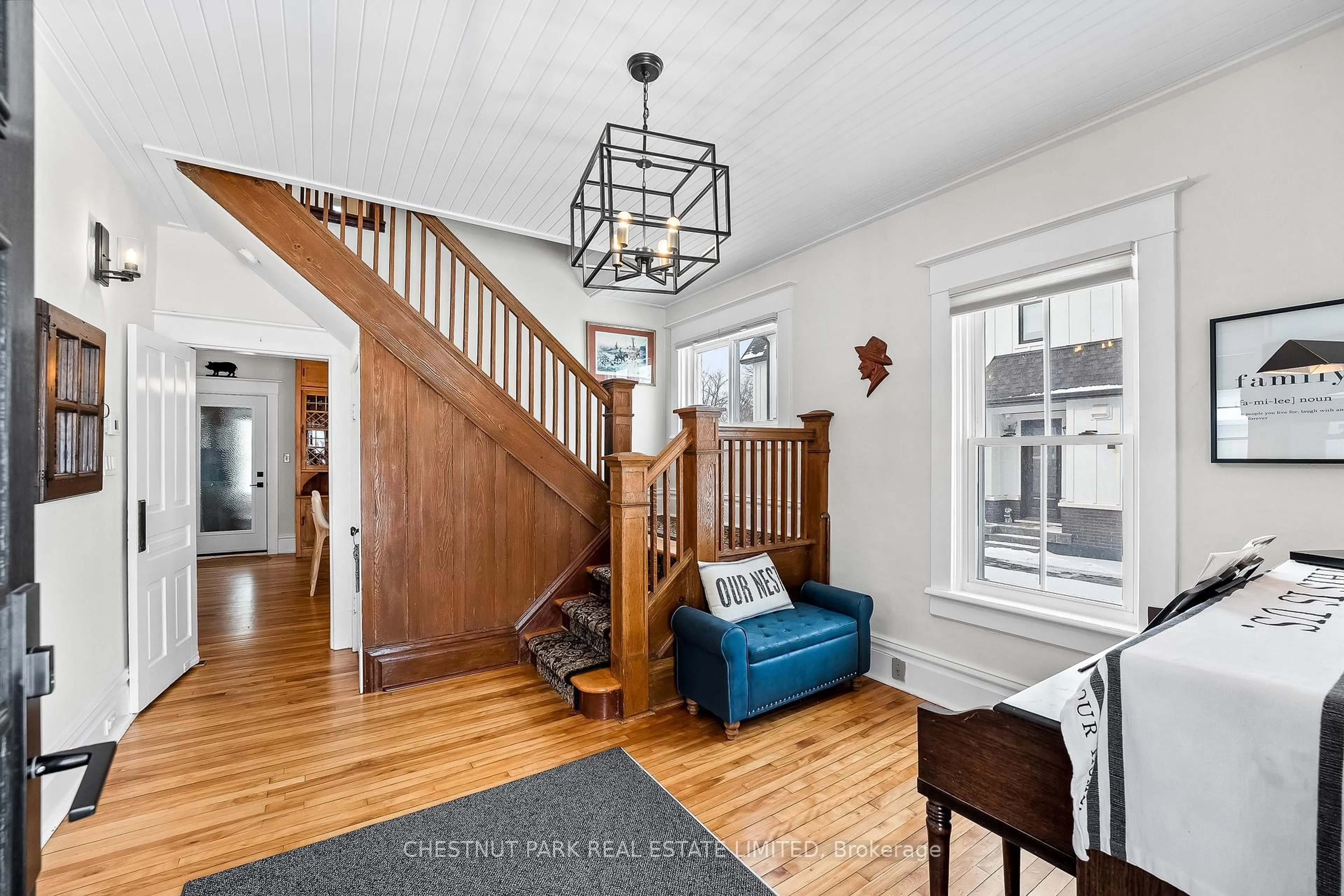 Indoor entryway for 36 Third Ave, Uxbridge Ontario L9P 1K5
