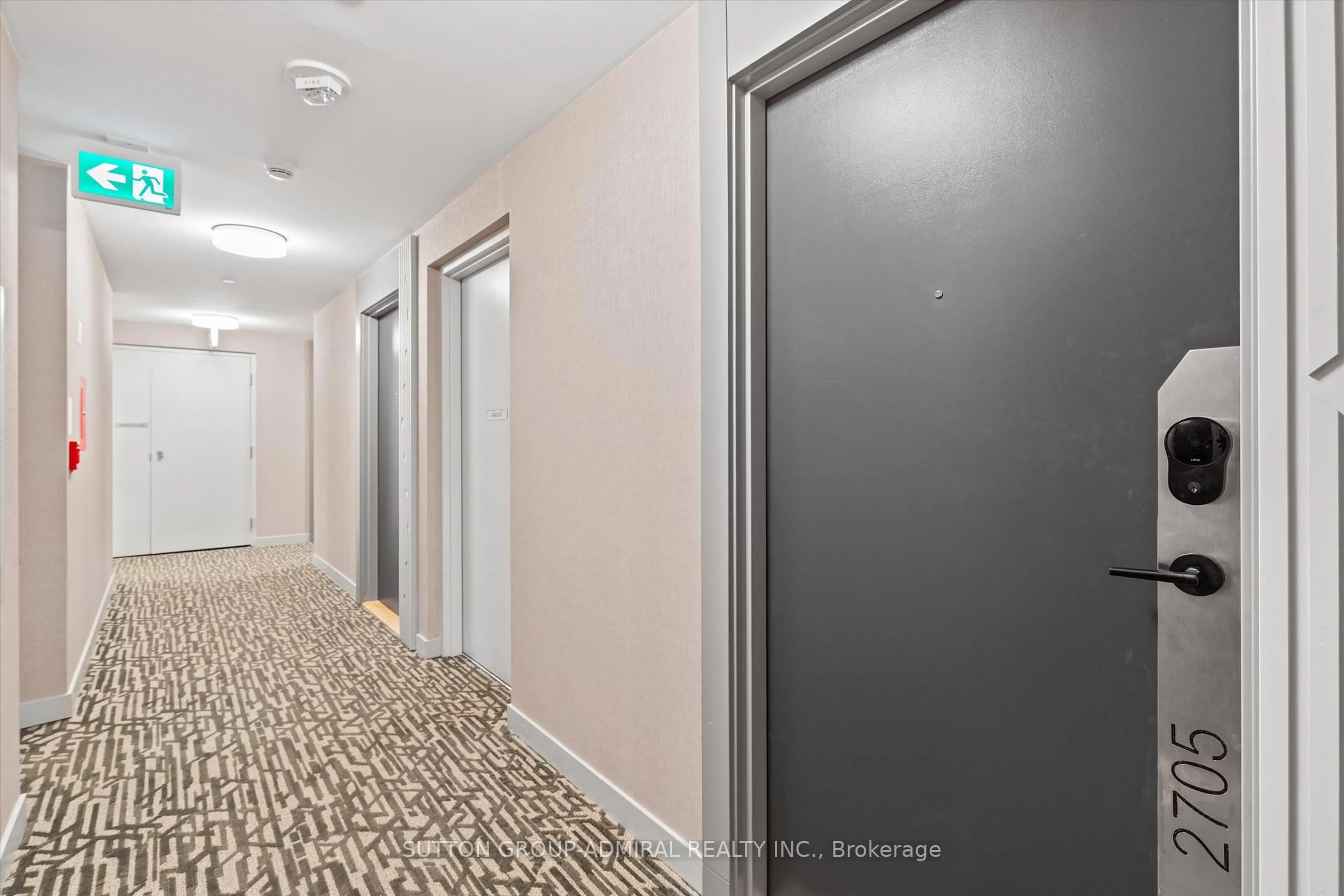 Indoor foyer for 105 Oneida Cres #2705, Richmond Hill Ontario L4B 0H6