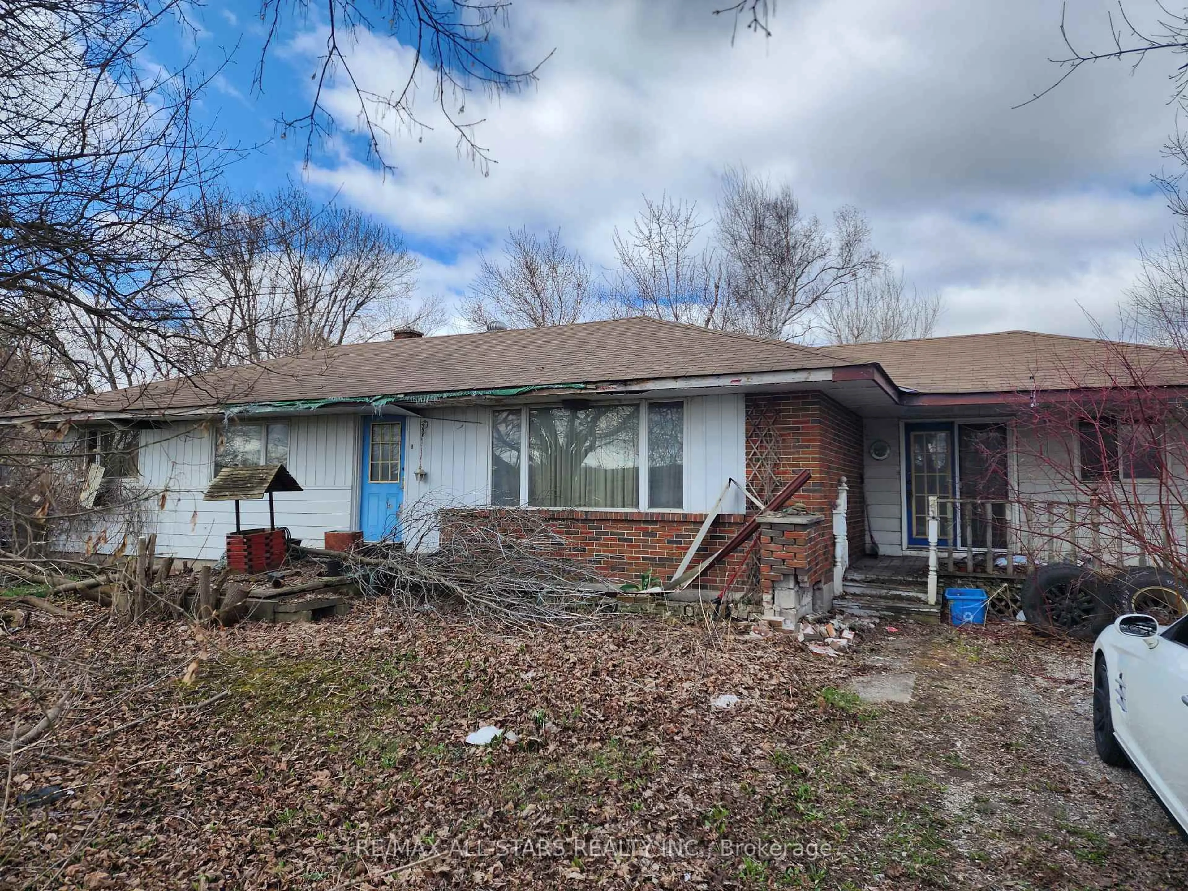 Home with brick exterior material, building for 19140 Dufferin St, King Ontario L3Y 4V9