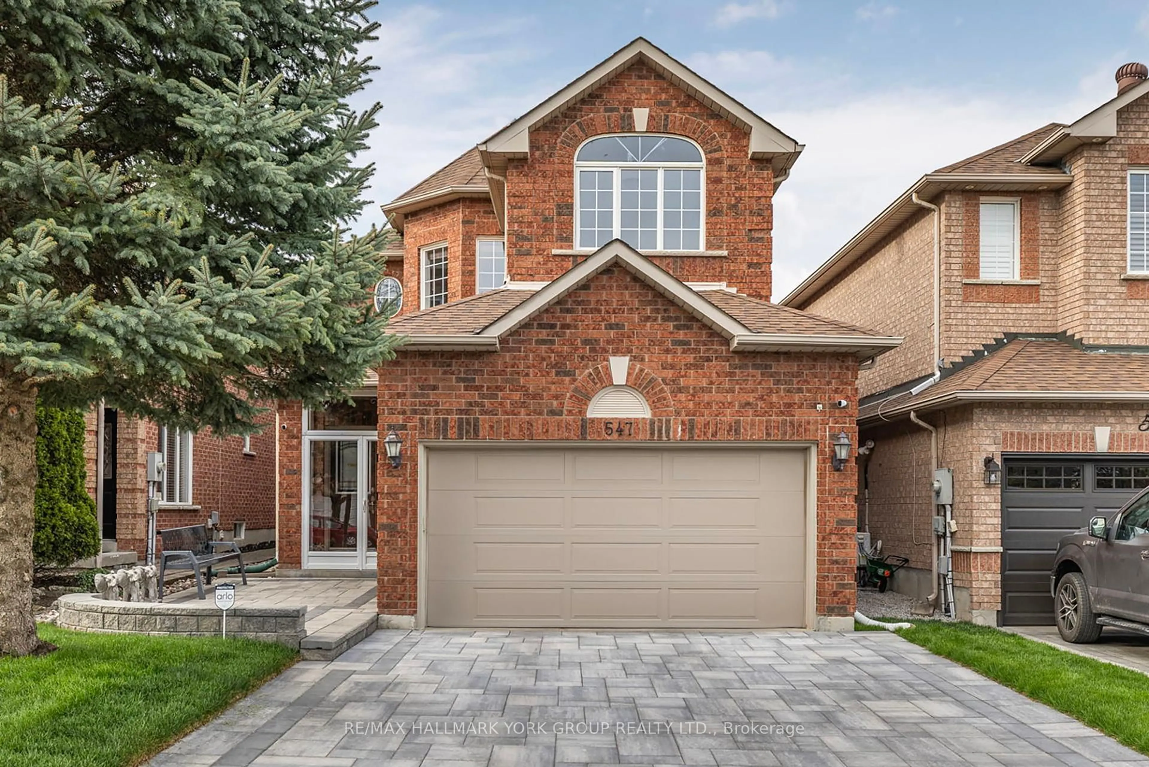 Home with brick exterior material, street for 547 Greig Circ, Newmarket Ontario L3Y 8S6