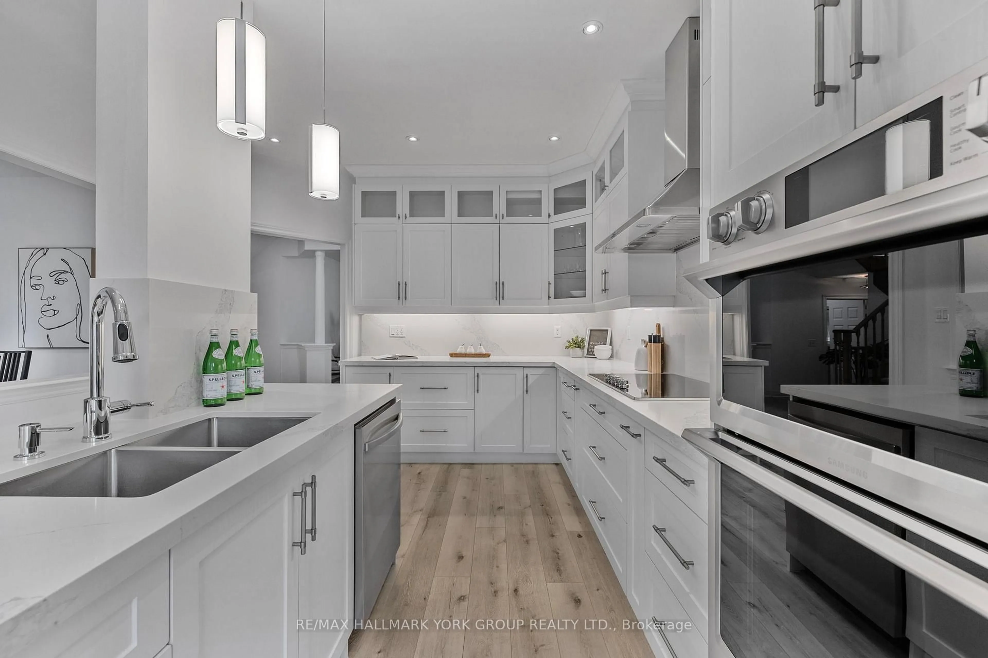 Contemporary kitchen, unknown for 547 Greig Circ, Newmarket Ontario L3Y 8S6