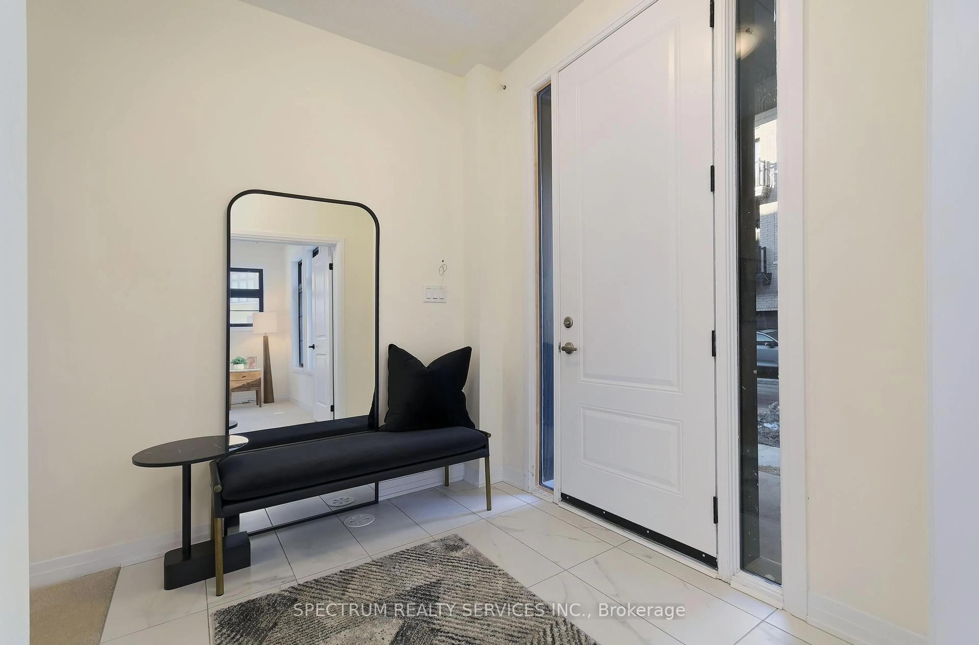 Indoor entryway for 155 De La Roche Dr, Vaughan Ontario L5H 5G4