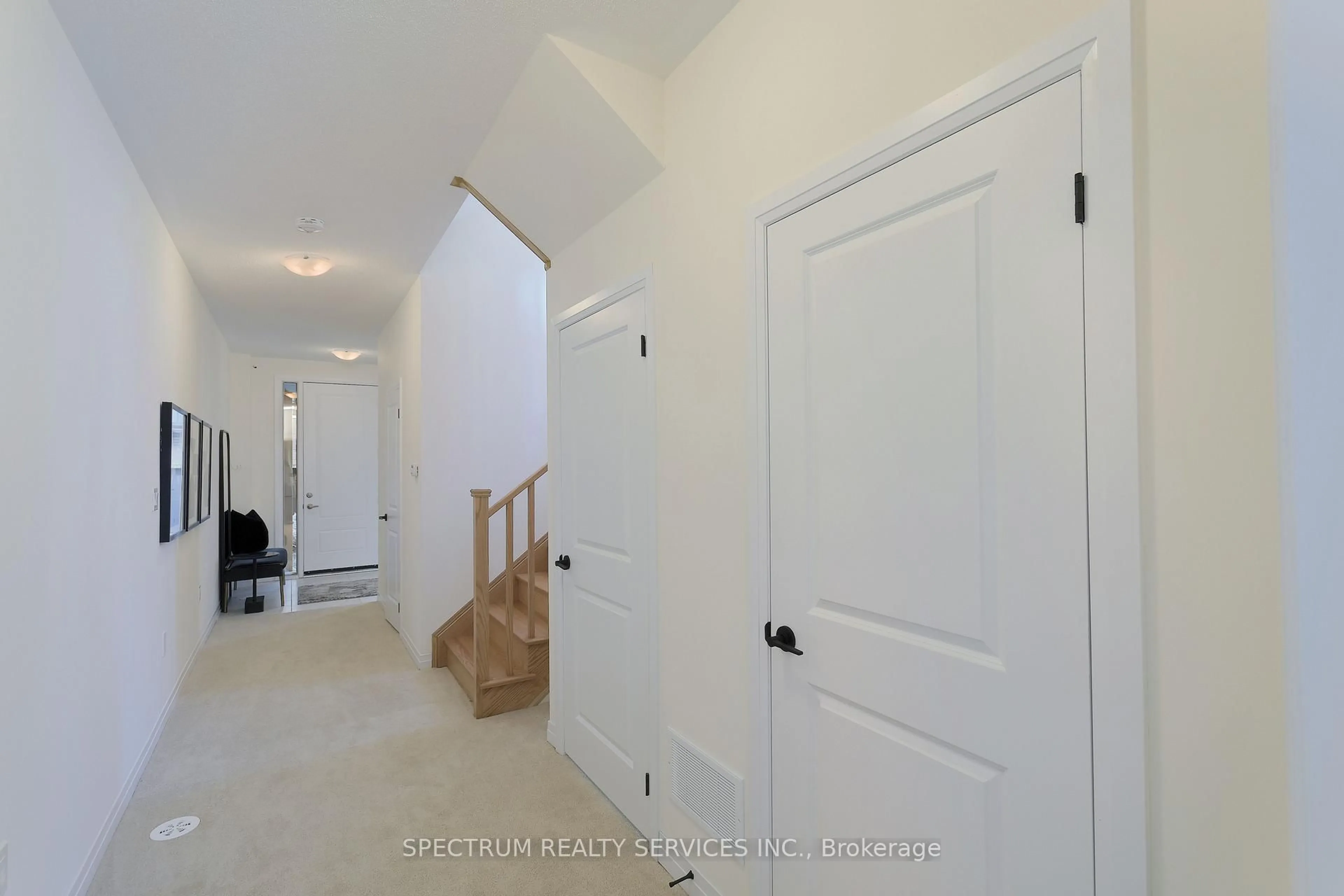Indoor entryway for 155 De La Roche Dr, Vaughan Ontario L5H 5G4