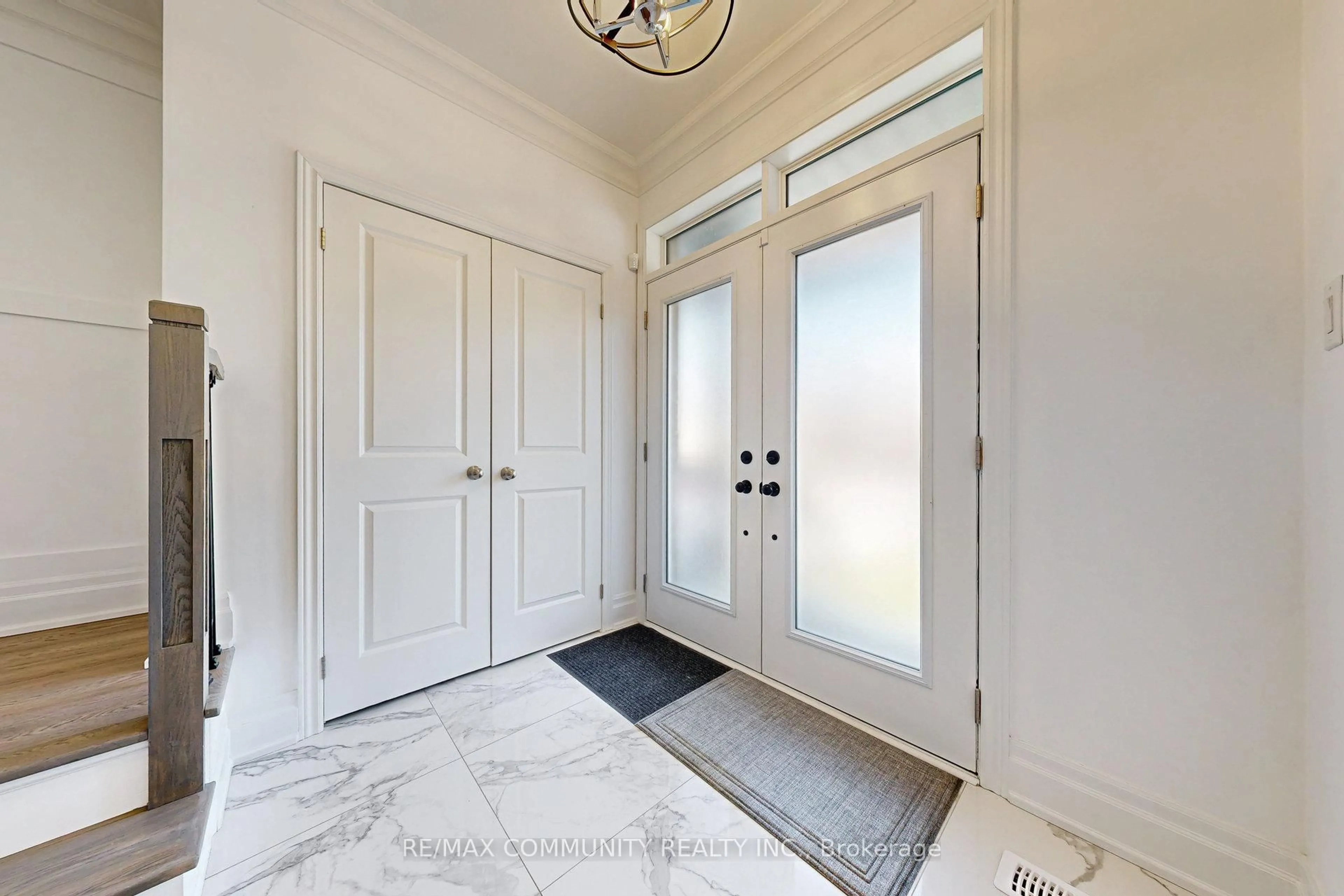 Indoor entryway for 49 Conductor Ave, Whitchurch-Stouffville Ontario L4A 4X5