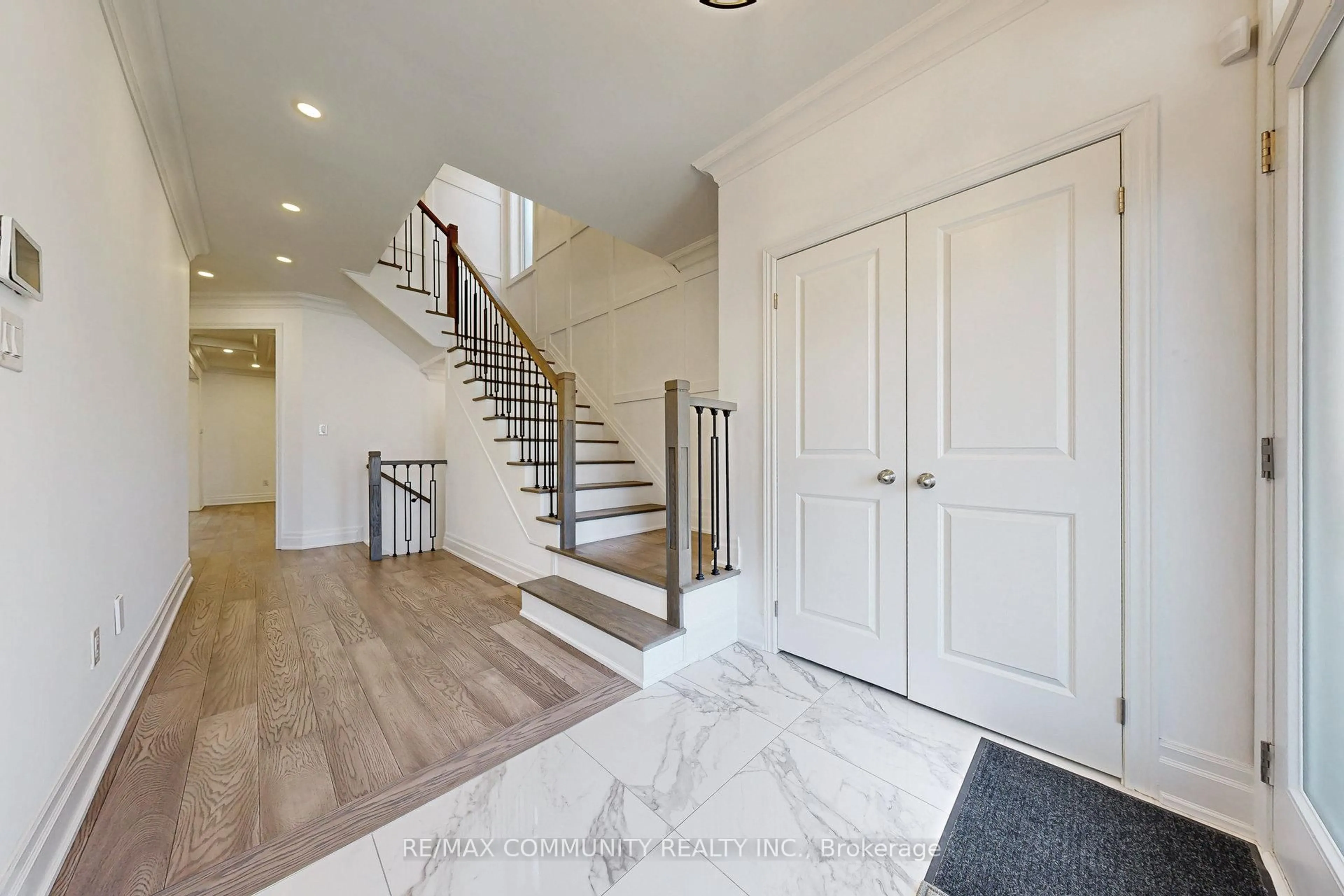 Indoor entryway for 49 Conductor Ave, Whitchurch-Stouffville Ontario L4A 4X5